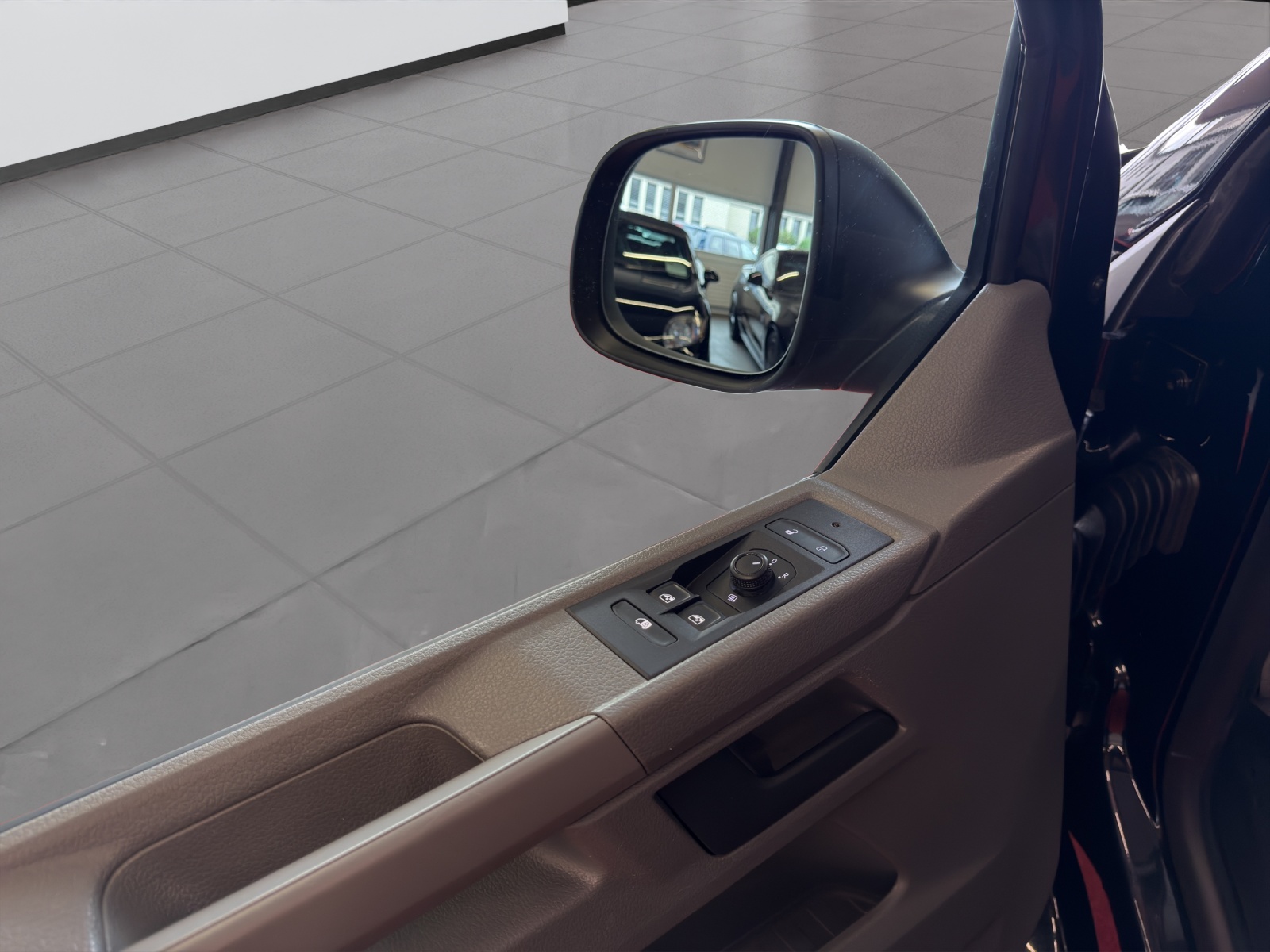 VW T6.1 2.0 TDI DSG-image-25