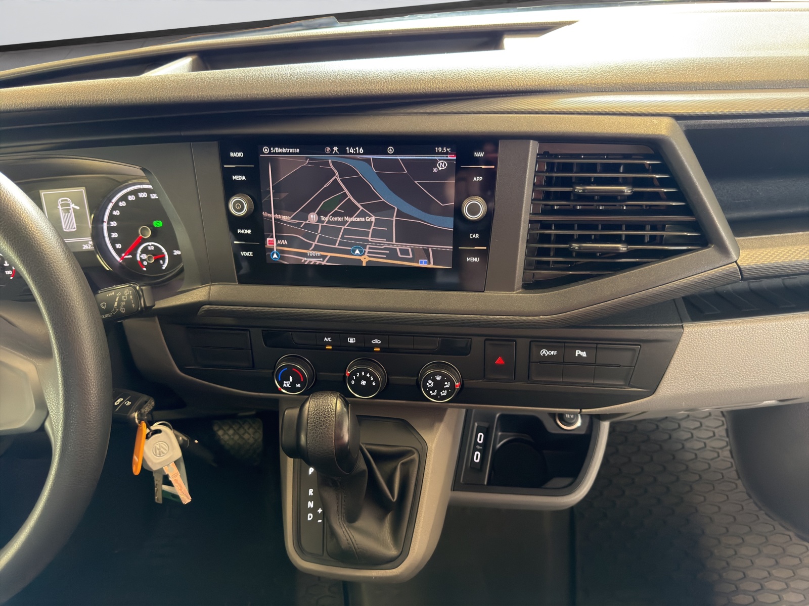 VW T6.1 2.0 TDI DSG-image-18