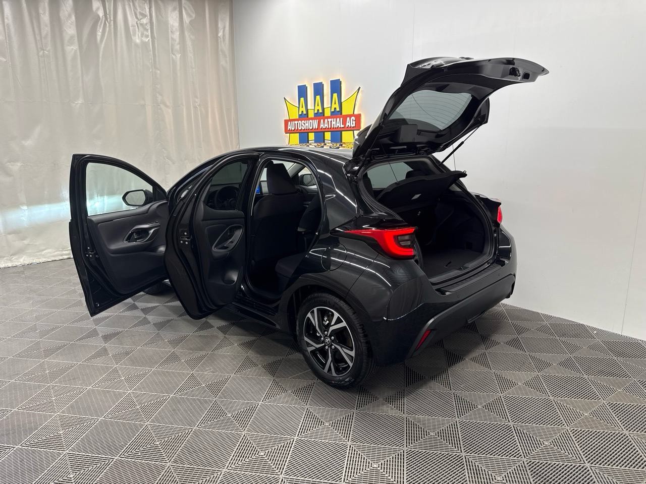 TOYOTA Yaris 1.5 VVT-i Hybrid Sportline CVT-image-11