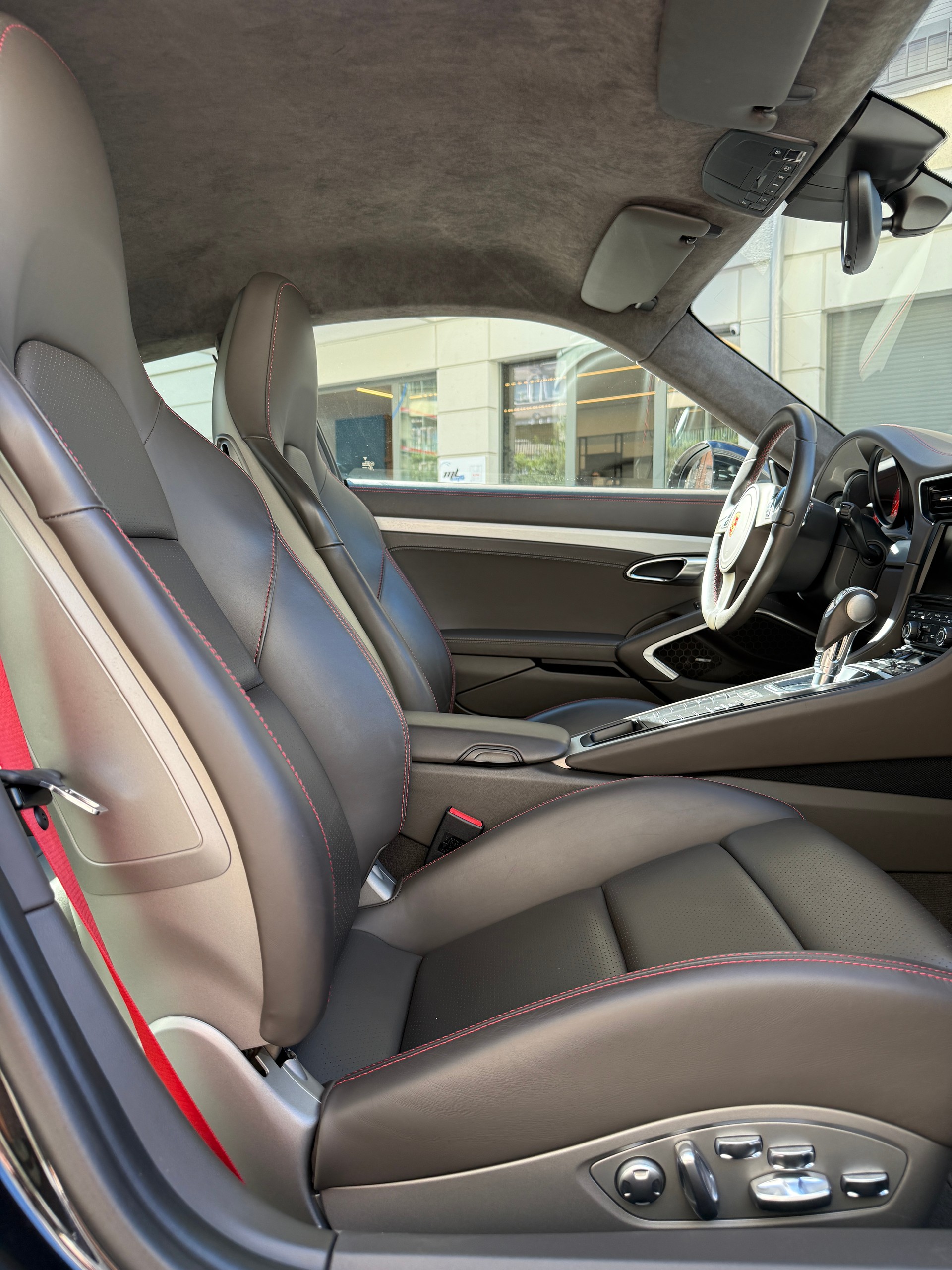 PORSCHE 911 Carrera 4 PDK-image-8