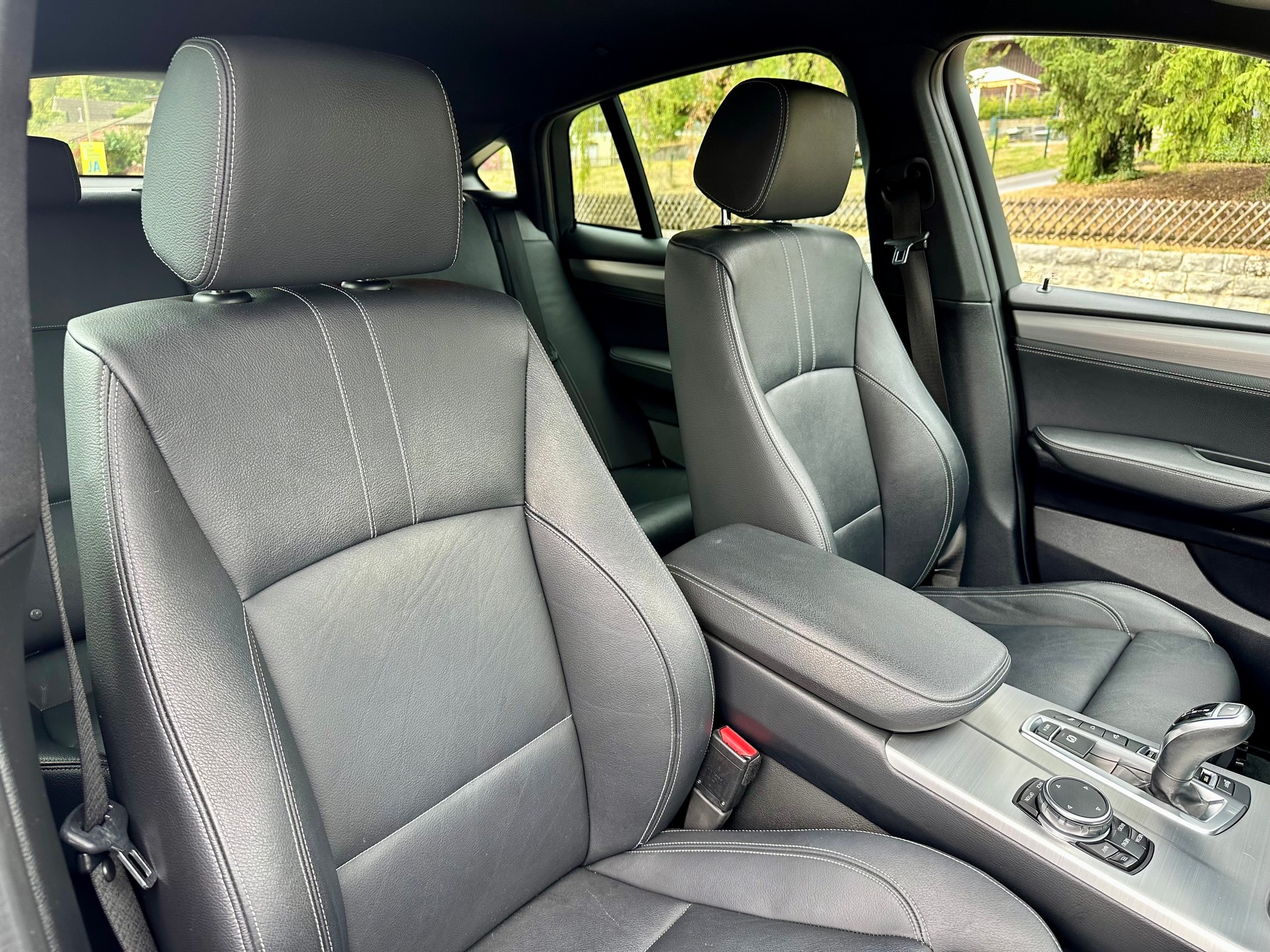 BMW X4 xDrive 28i Steptronic-image-15