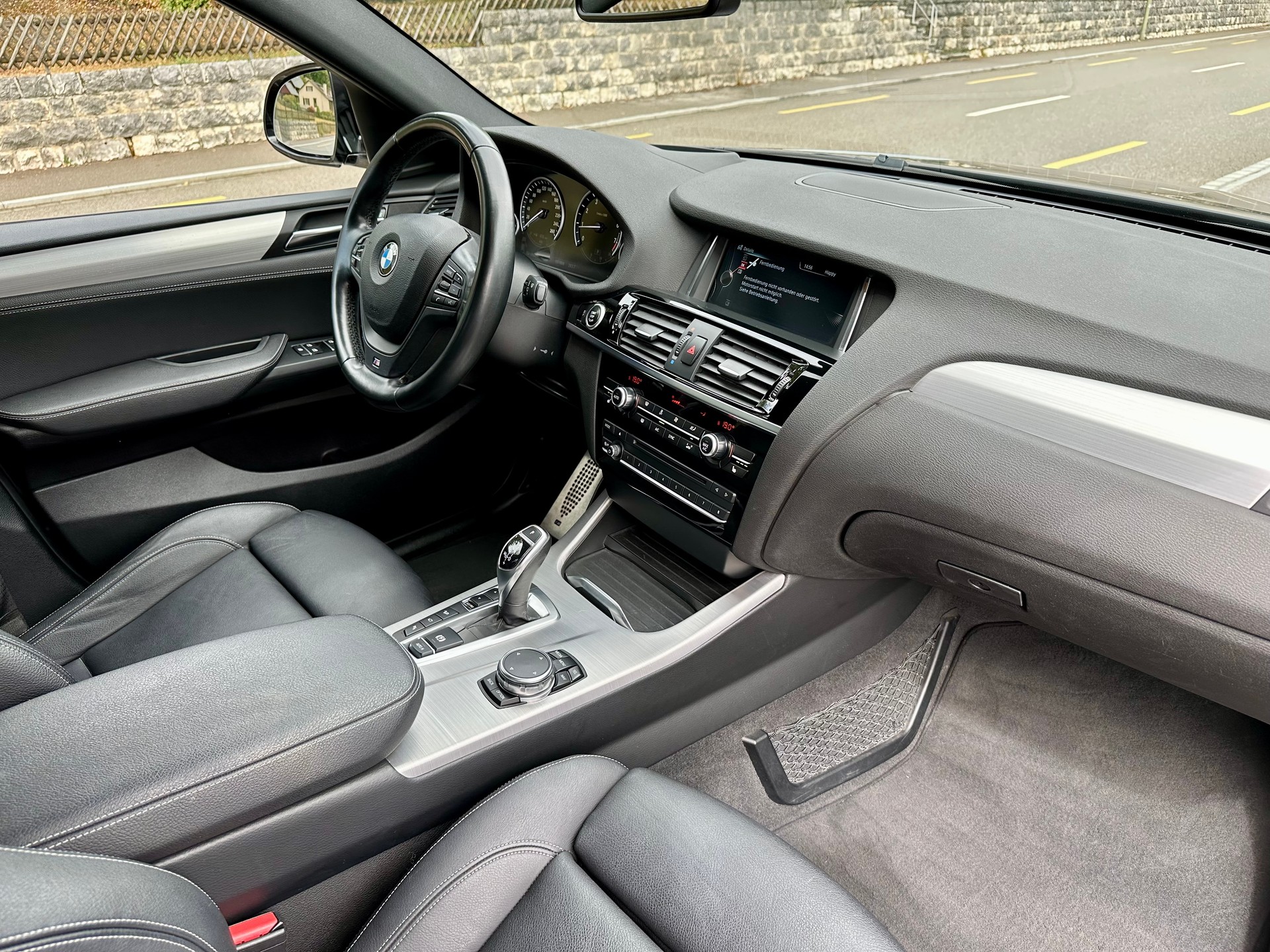 BMW X4 xDrive 28i Steptronic-image-10