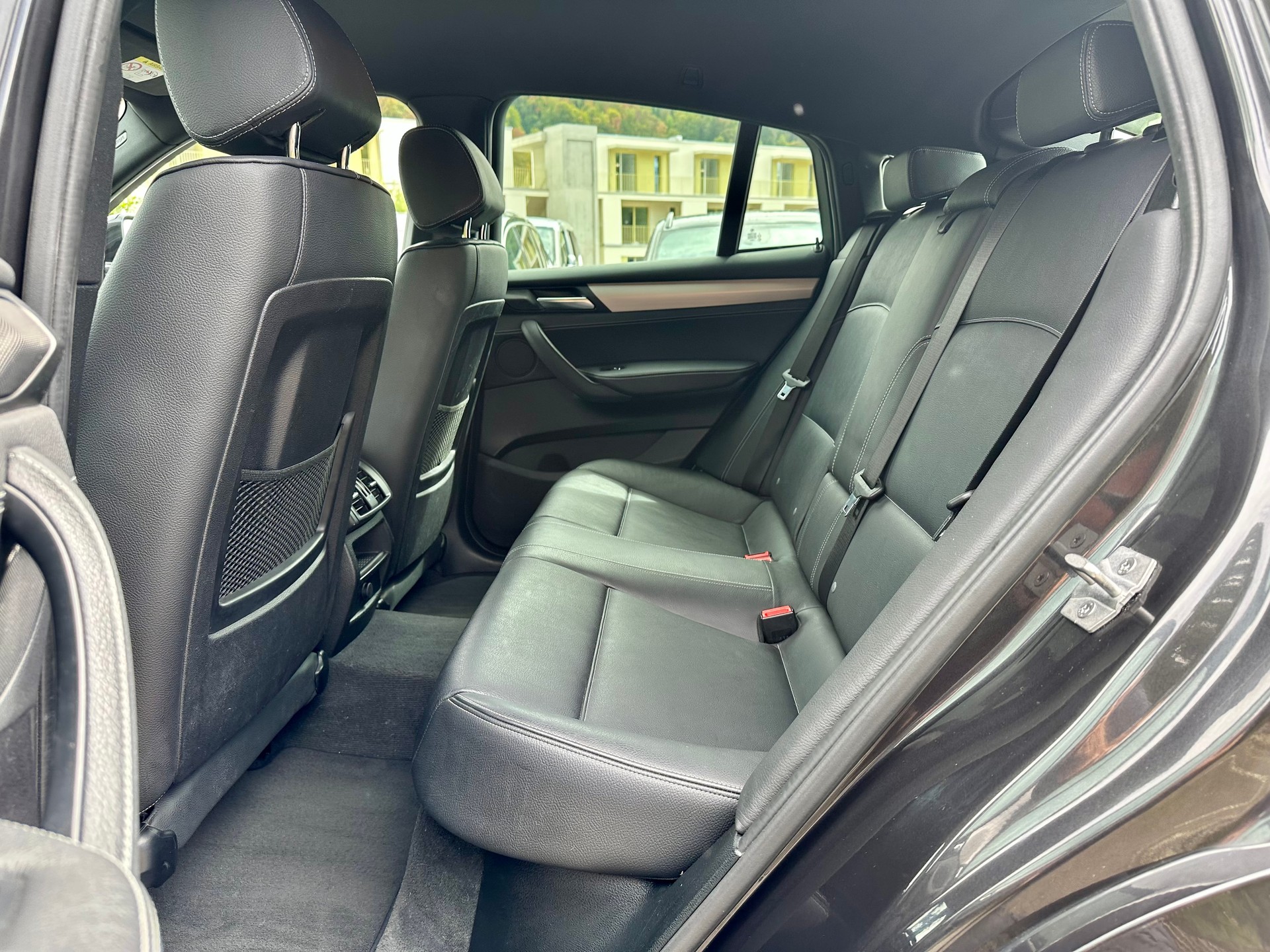 BMW X4 xDrive 28i Steptronic-image-16