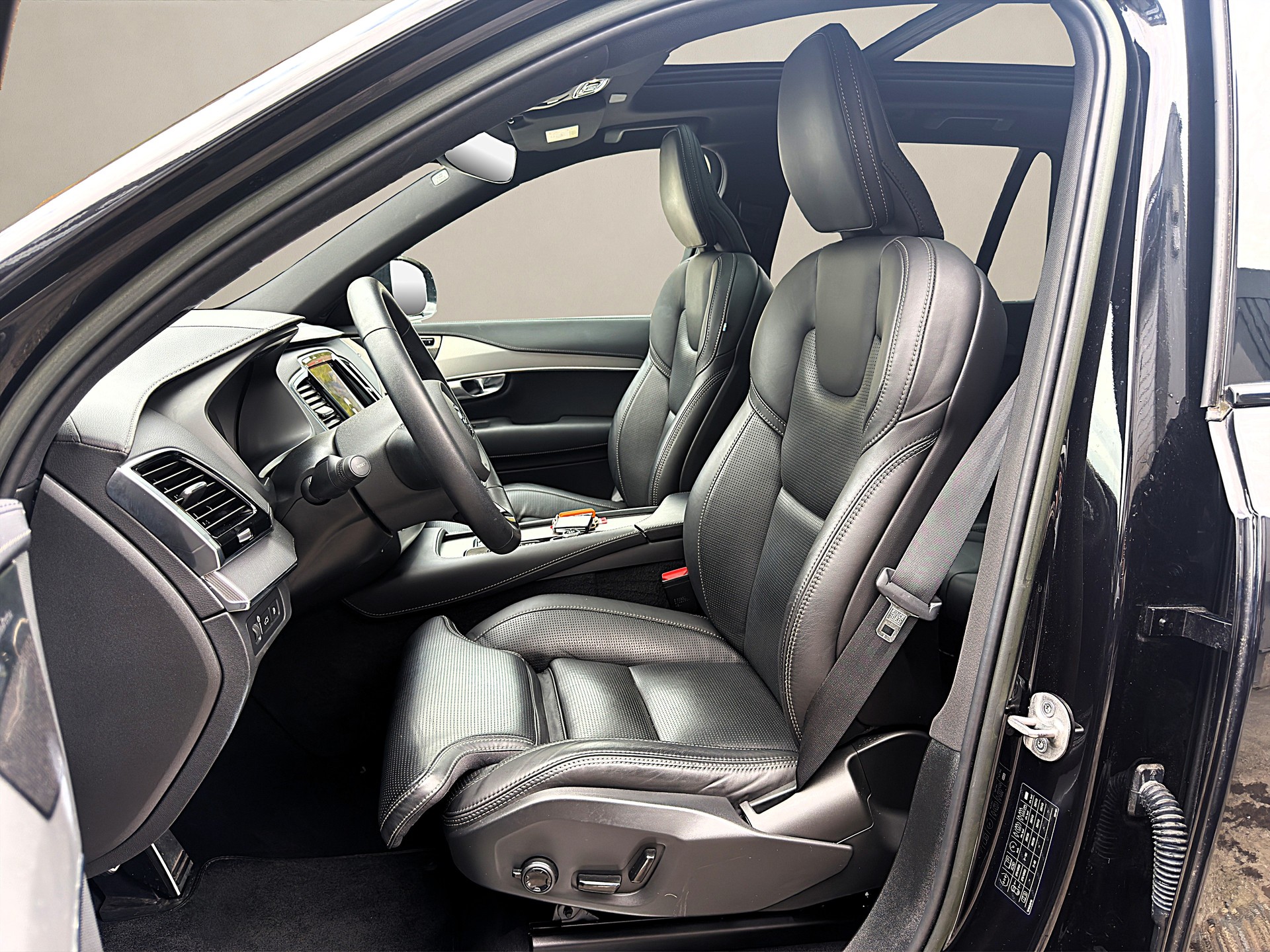 VOLVO XC90 T8❗7 Sitzplätze❗eAWD PluginHybrid Plus Dark Geartronic ✅CH-Fahrzeug & Frisch ab Service und Werksgarantie✅-image-8