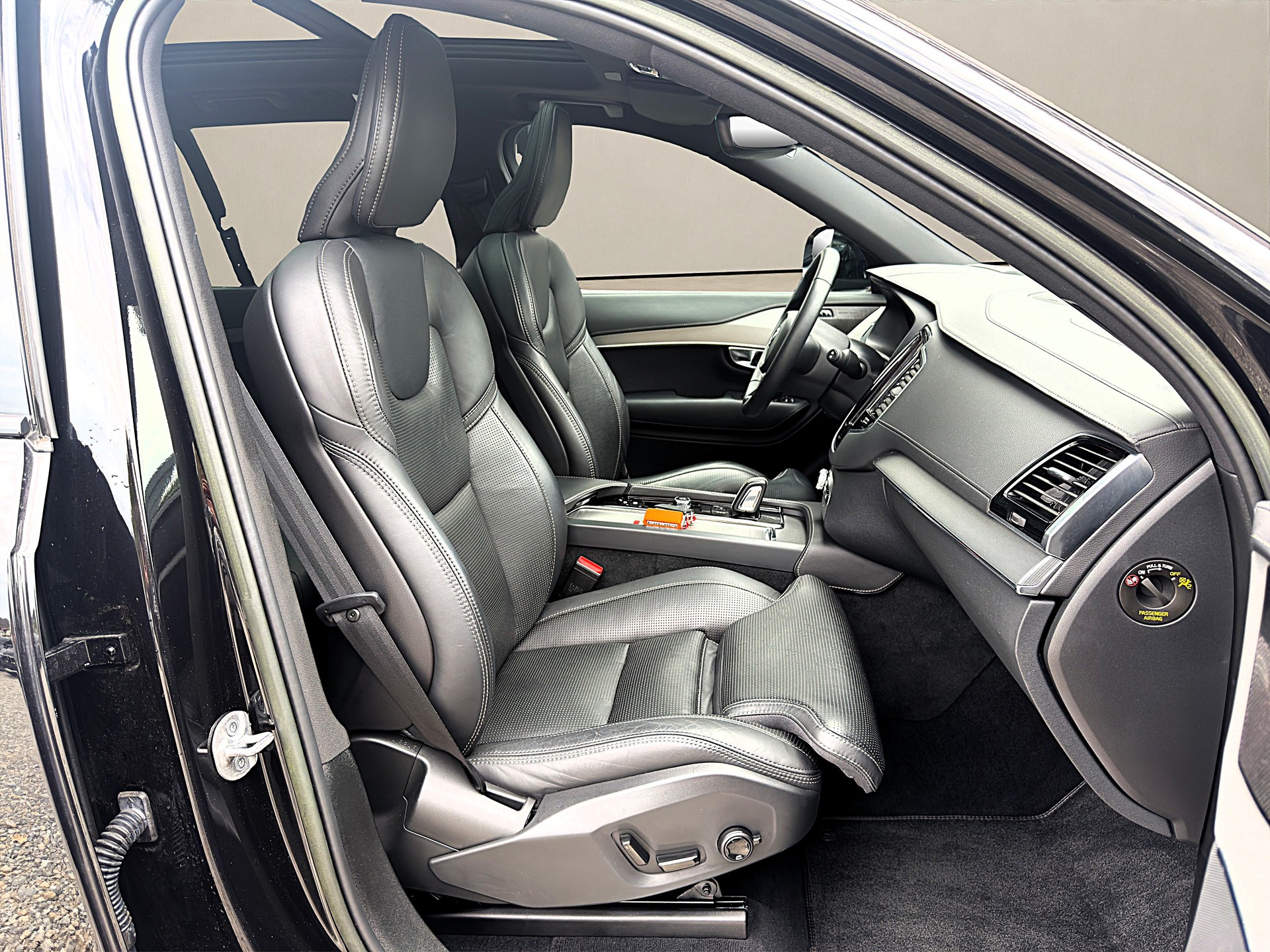 VOLVO XC90 T8❗7 Sitzplätze❗eAWD PluginHybrid Plus Dark Geartronic ✅CH-Fahrzeug & Frisch ab Service und Werksgarantie✅-image-9