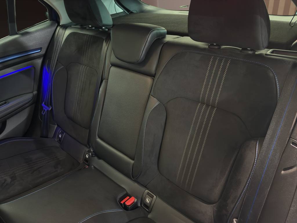 RENAULT Mégane 1.6 16V Turbo GT EDC-image-9