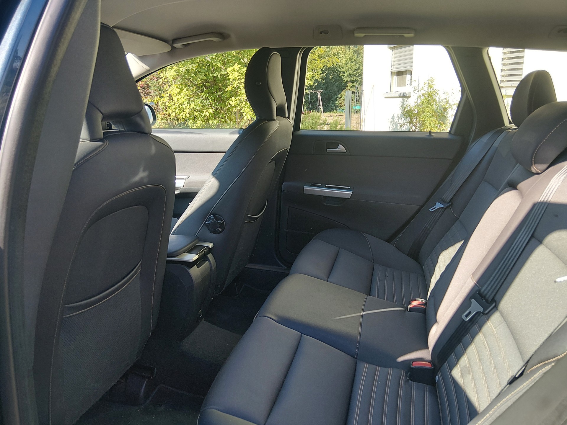 VOLVO D4-image-4