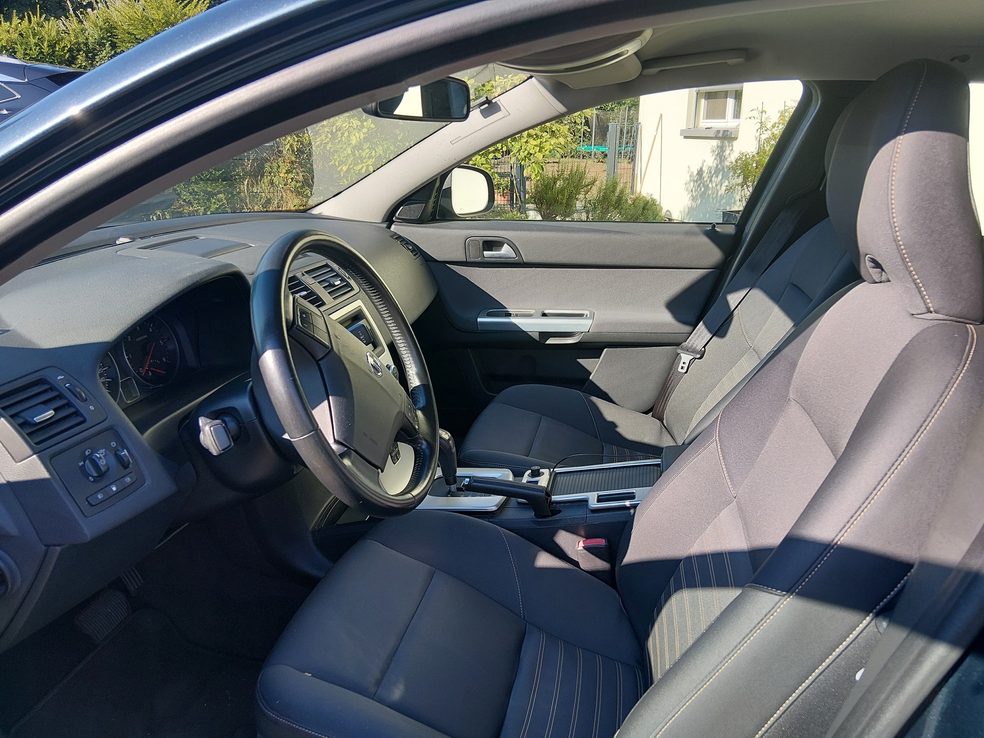 VOLVO D4-image-5