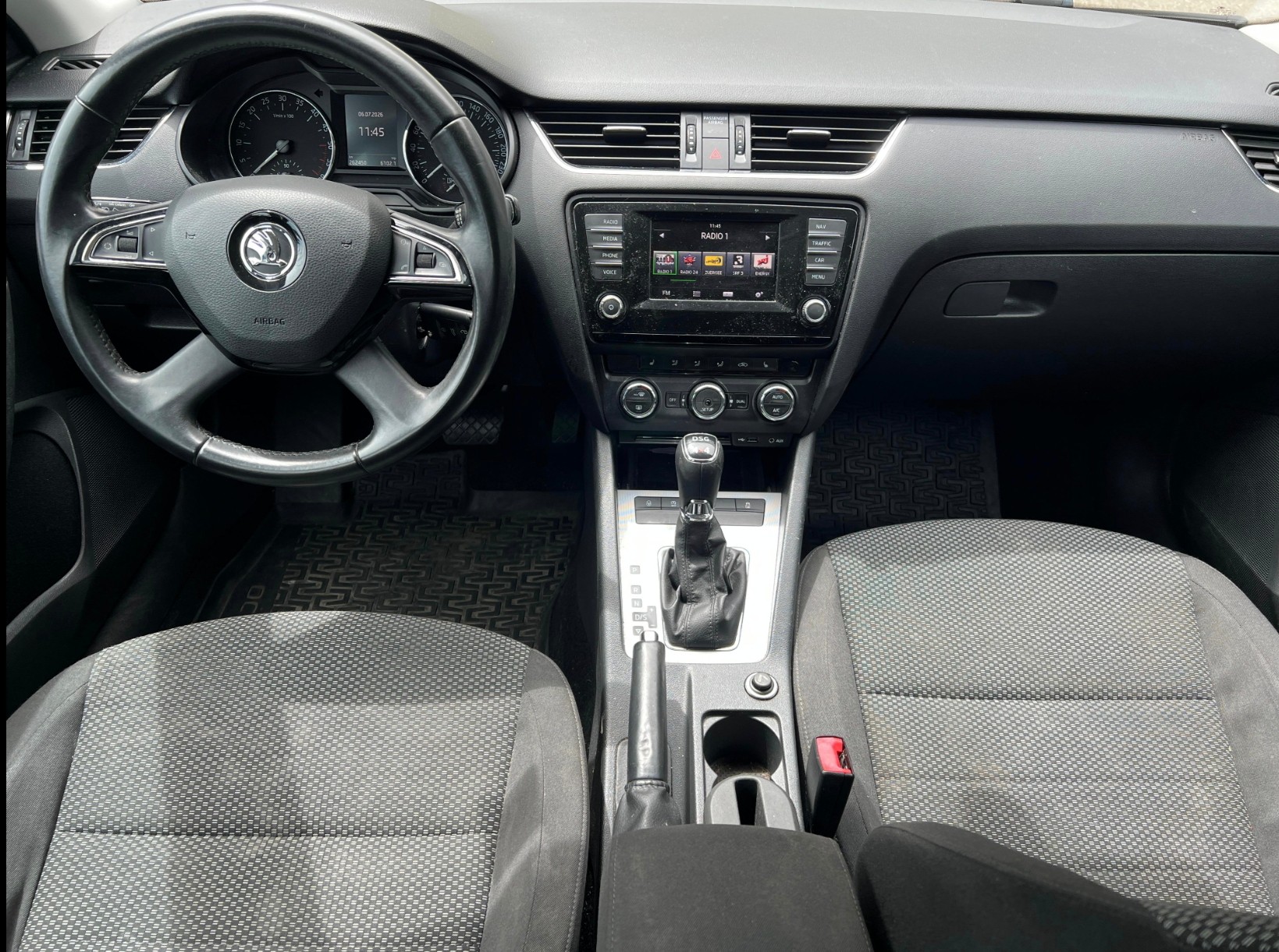 SKODA Octavia Combi 2.0 TDI Ambition 4x4 DSG-image-7
