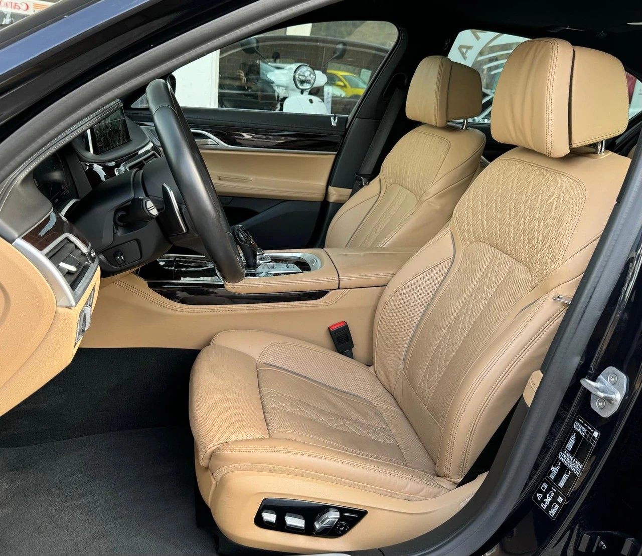 BMW 750i xDrive Steptronic M Sport-image-7