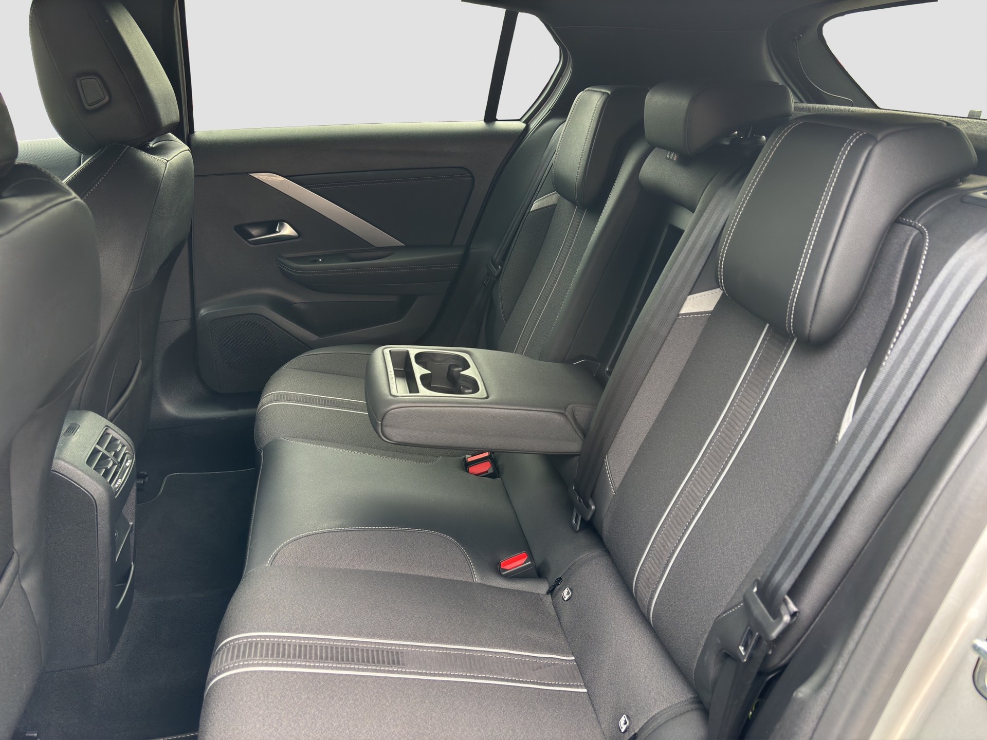 OPEL Astra 1.6 PHEV Turbo Swiss Plus A-image-14