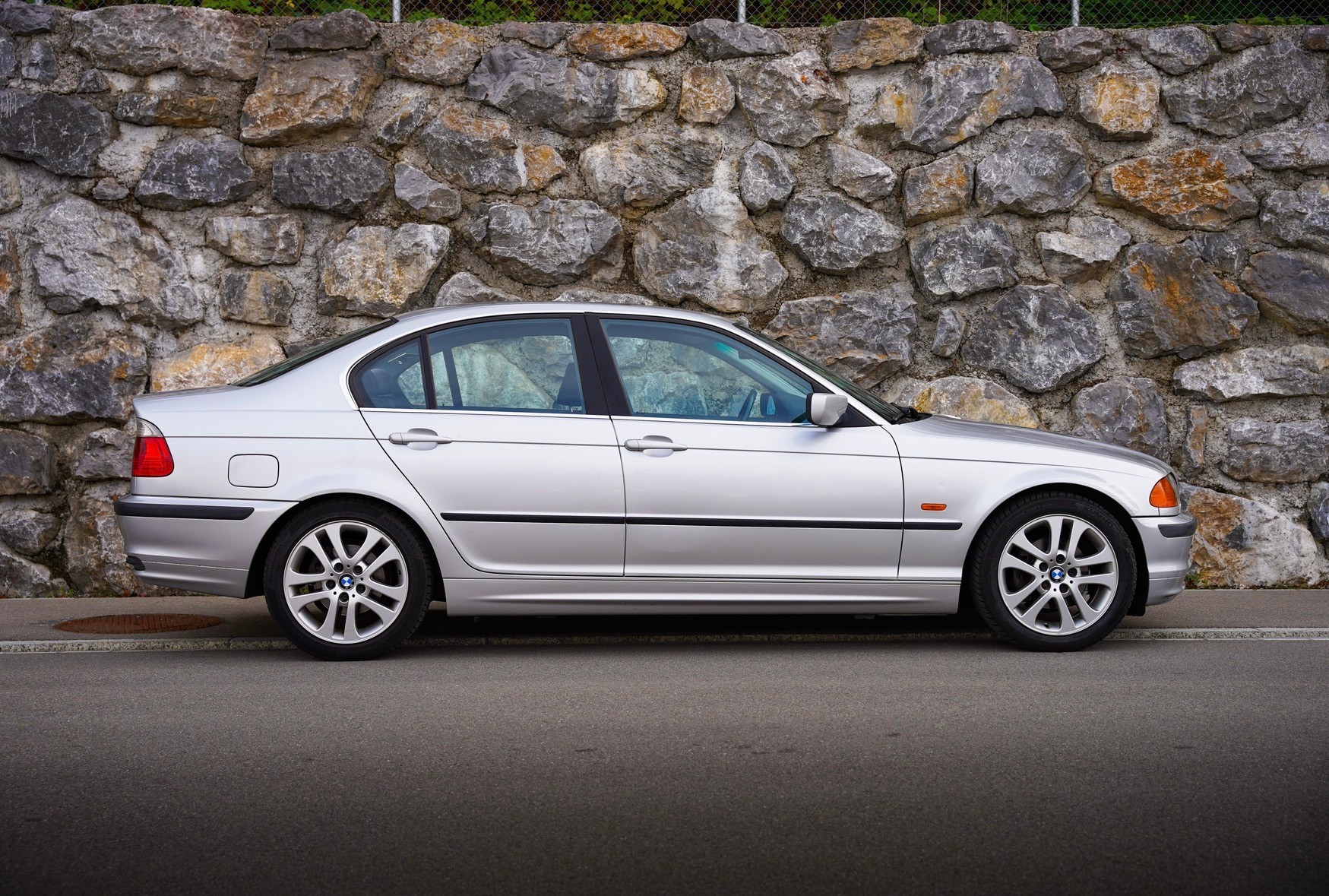 BMW 320-image-1
