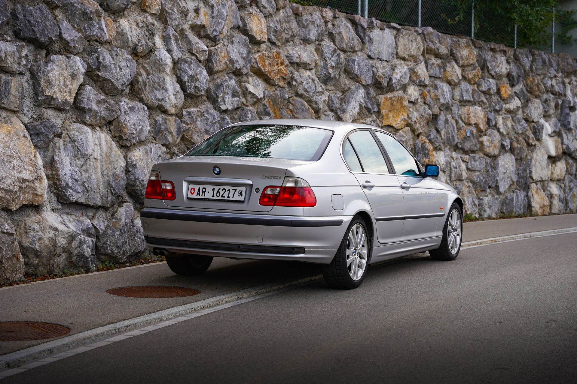 BMW 320-image-2