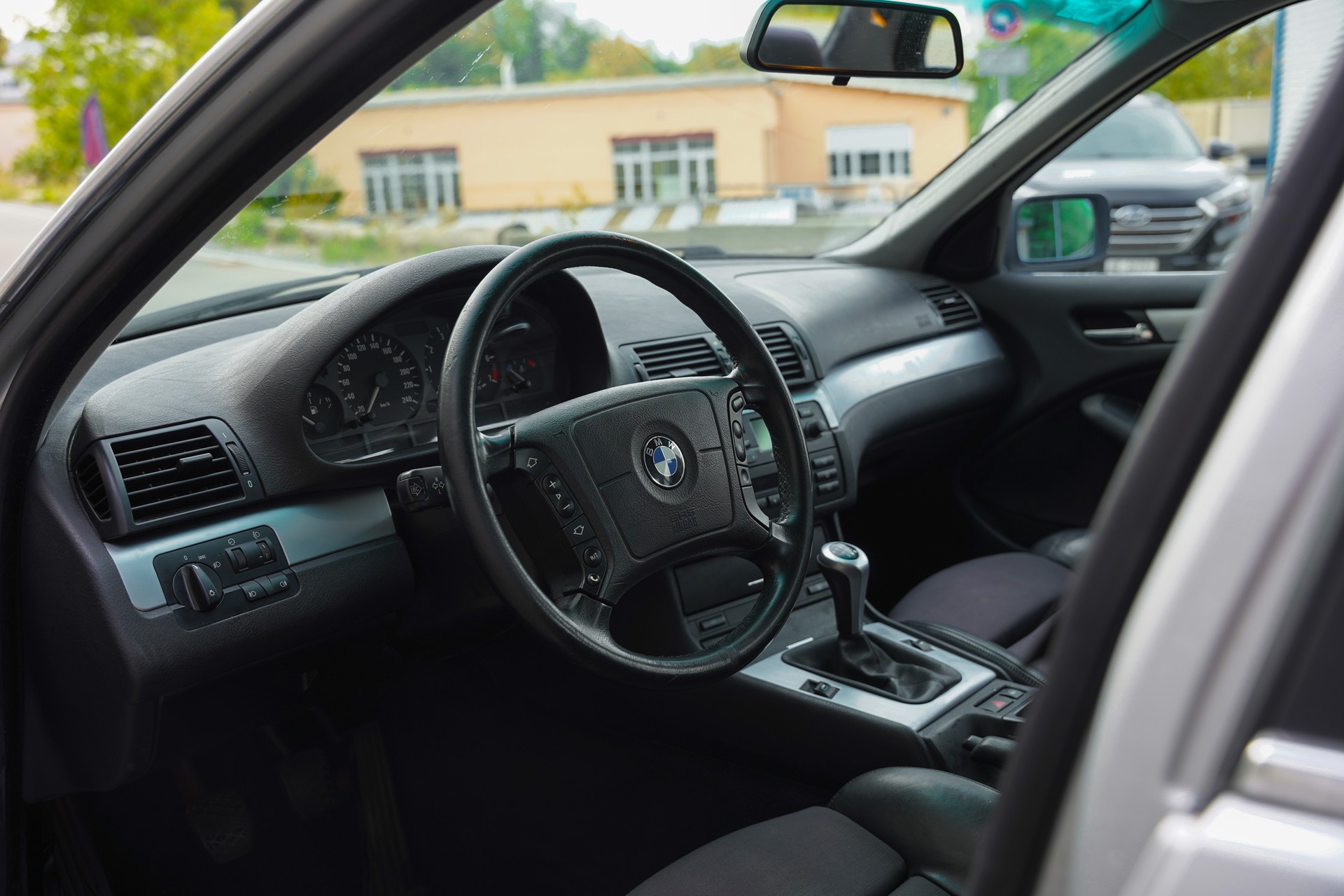 BMW 320-image-3