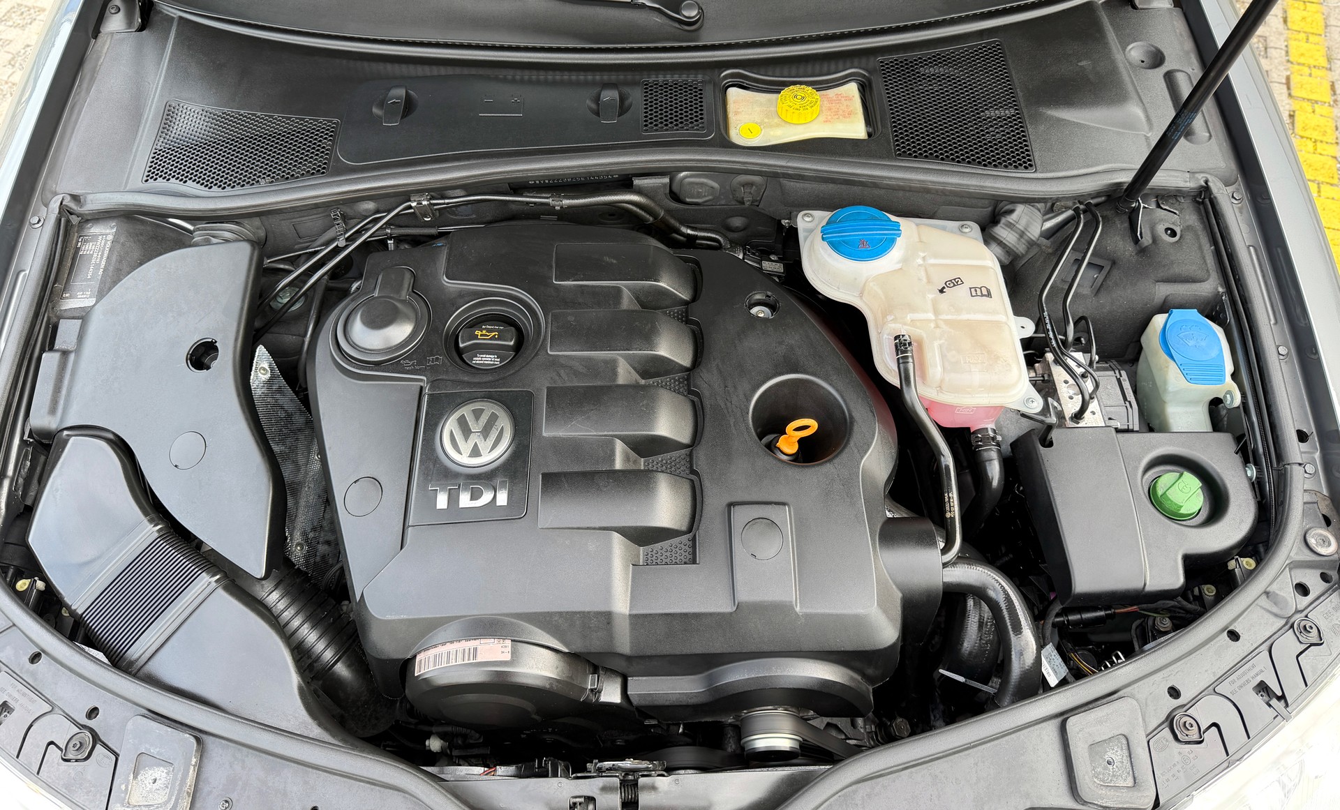 VW Passat Variant 1.9 TDI 4Motion Highline-image-10
