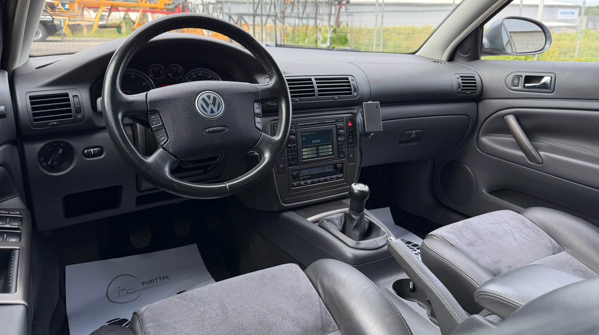 VW Passat Variant 1.9 TDI 4Motion Highline-image-13