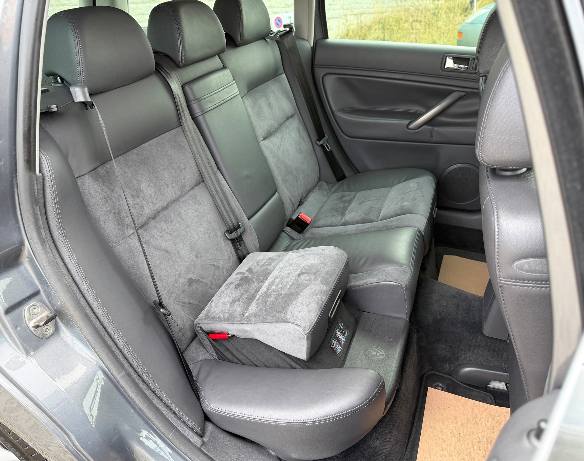 VW Passat Variant 1.9 TDI 4Motion Highline-image-22