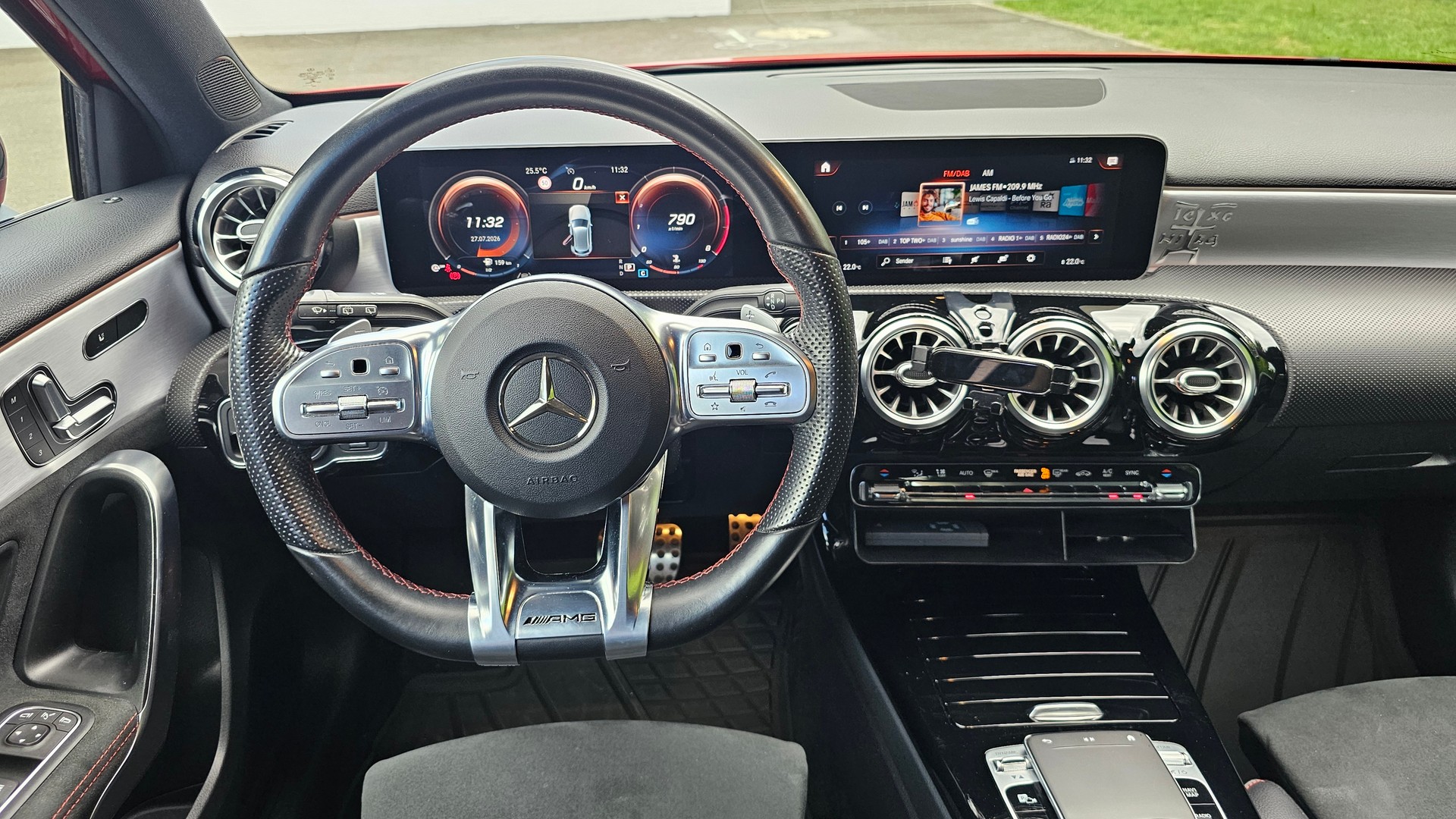 MERCEDES-BENZ A 200 AMG Line-image-11