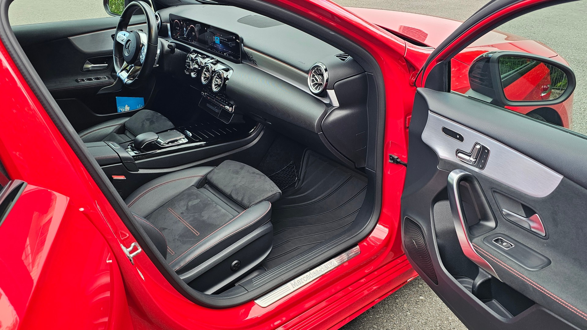 MERCEDES-BENZ A 200 AMG Line-image-8