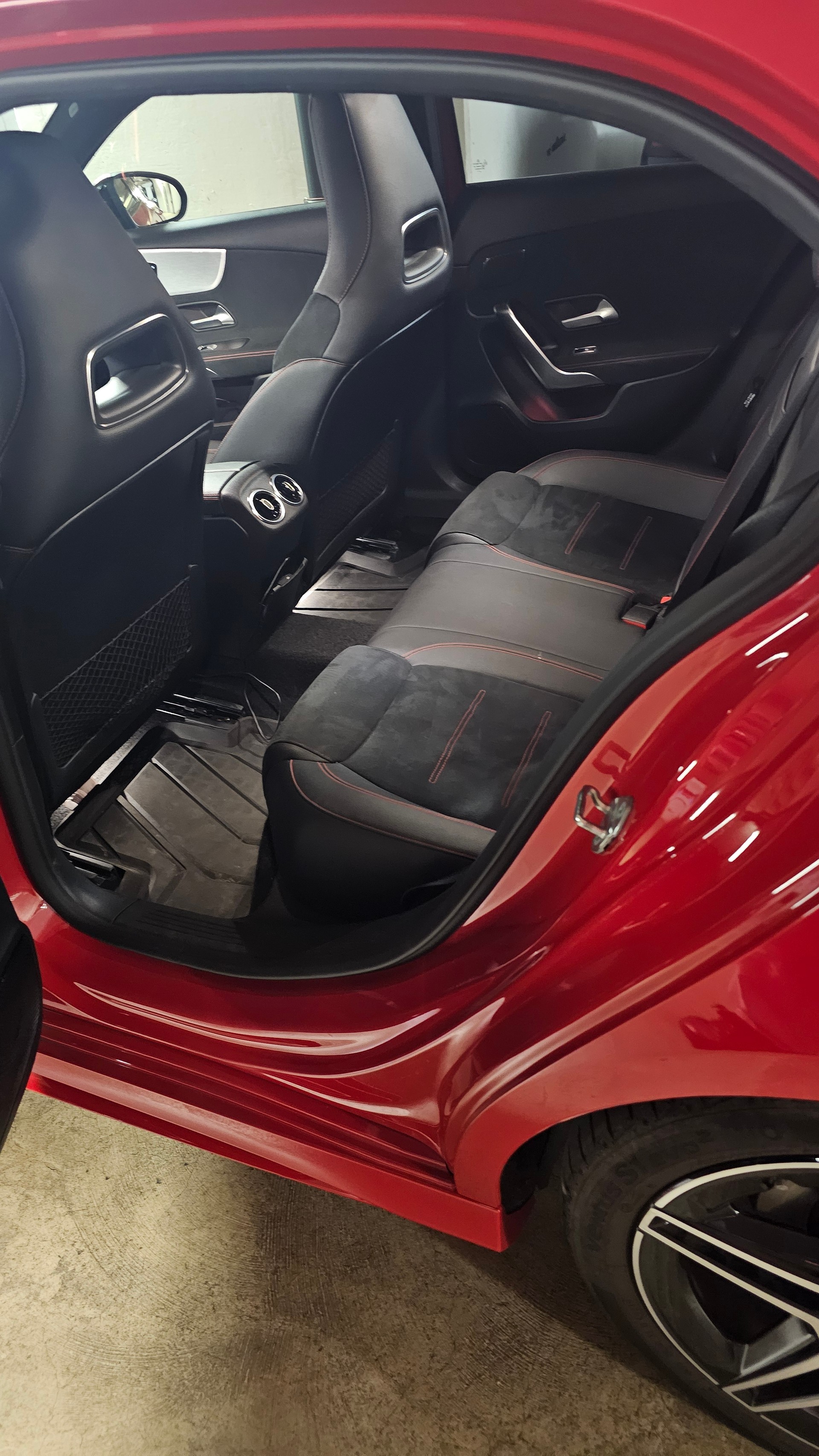 MERCEDES-BENZ A 200 AMG Line-image-9