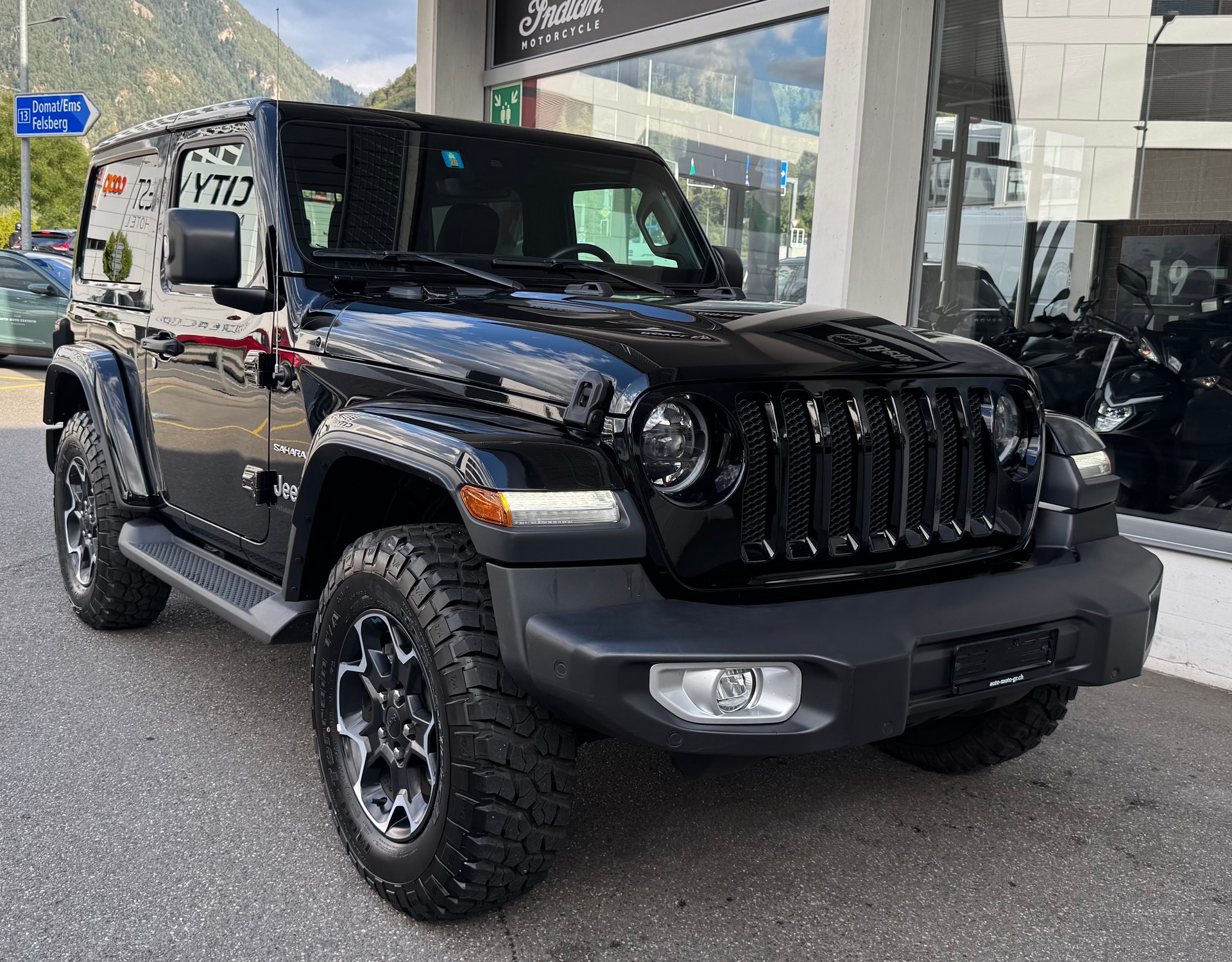 JEEP Wrangler 2.0 Sahara Automatic-image-0