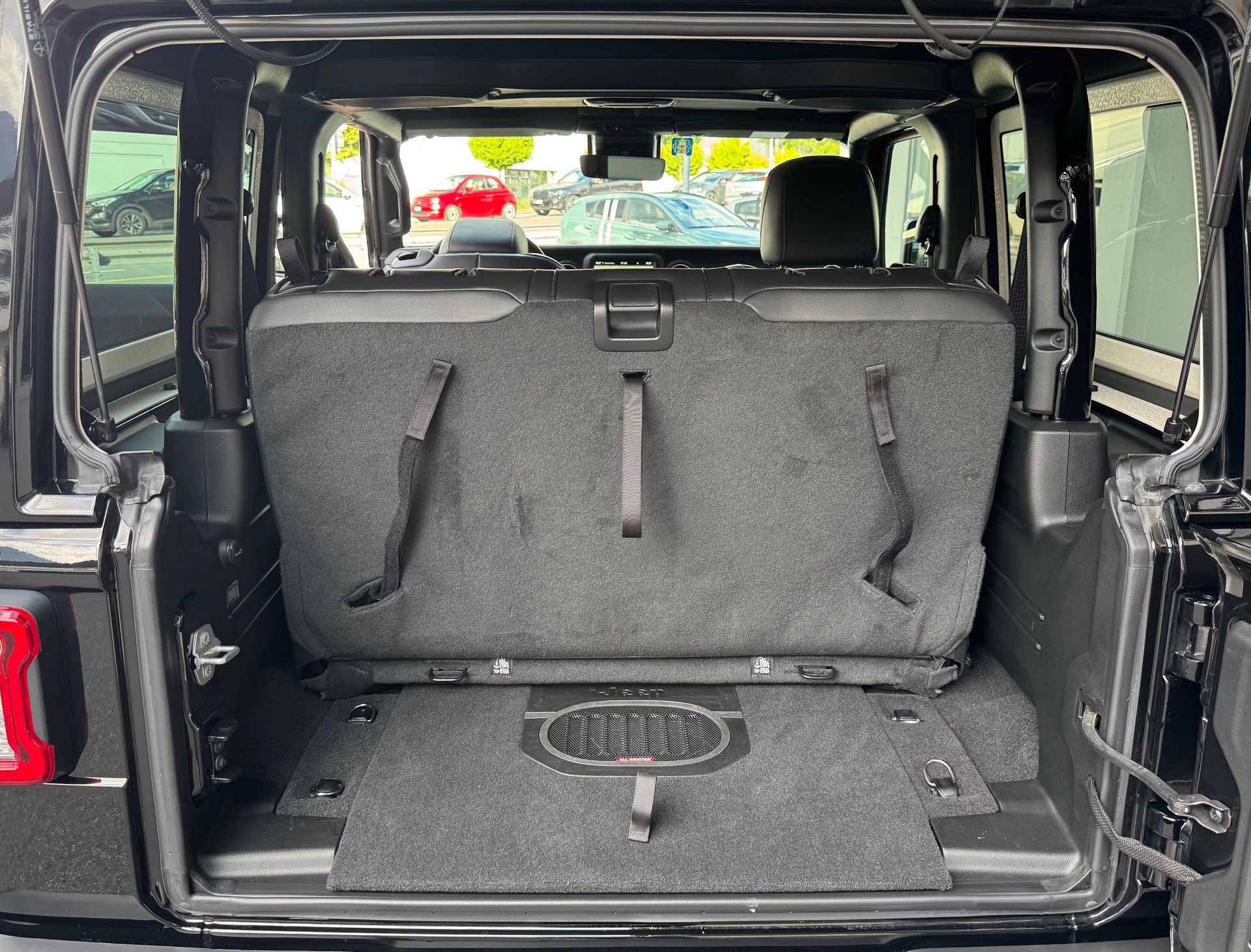 JEEP Wrangler 2.0 Sahara Automatic-image-10