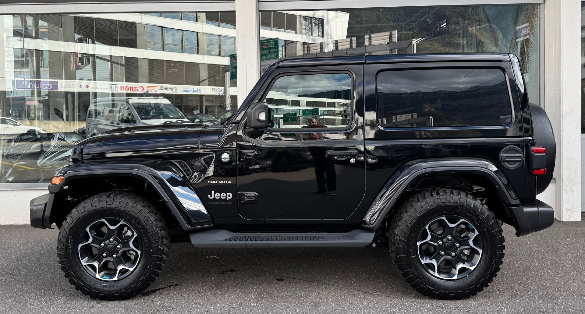 JEEP Wrangler 2.0 Sahara Automatic-image-2