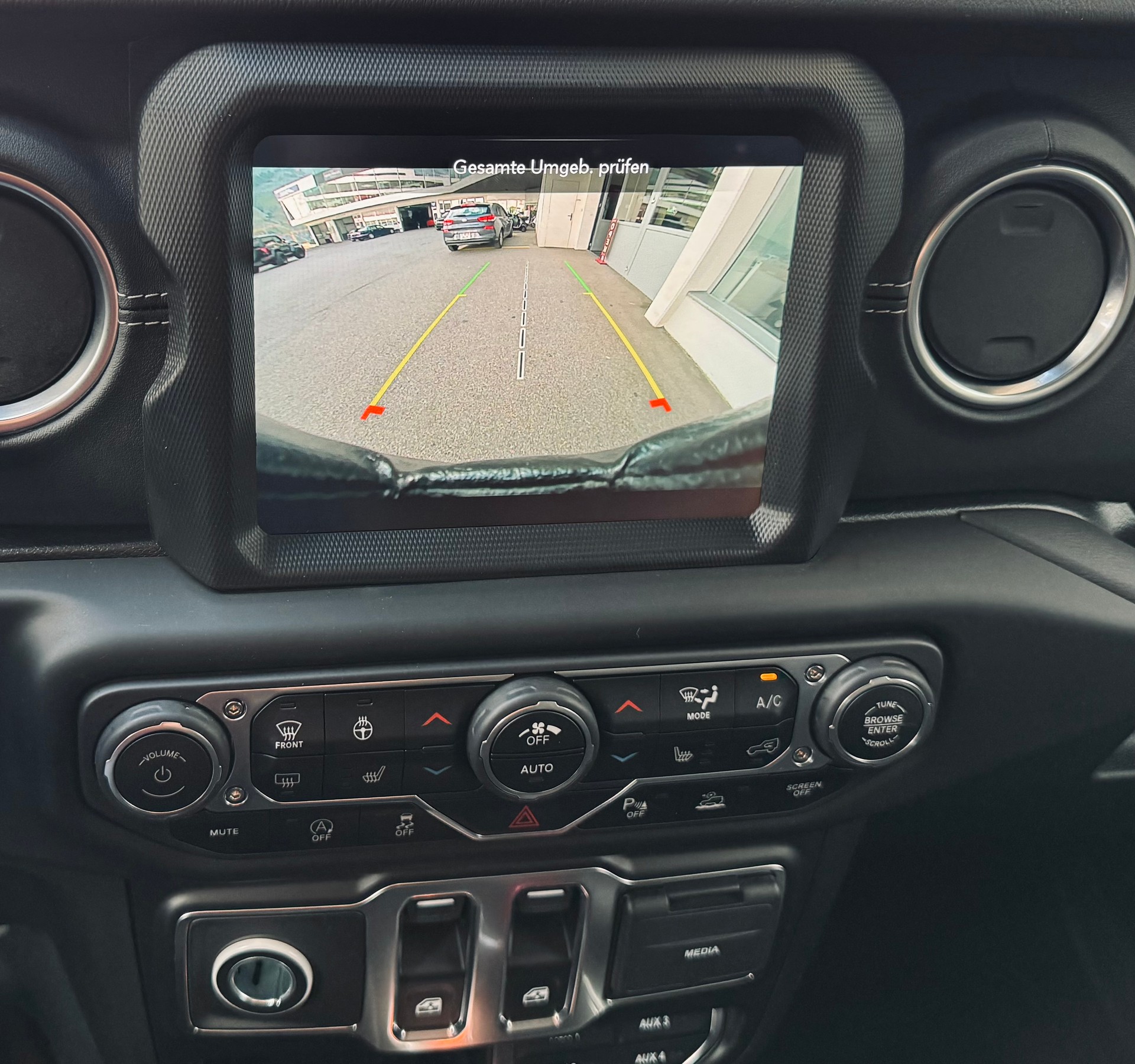 JEEP Wrangler 2.0 Sahara Automatic-image-17