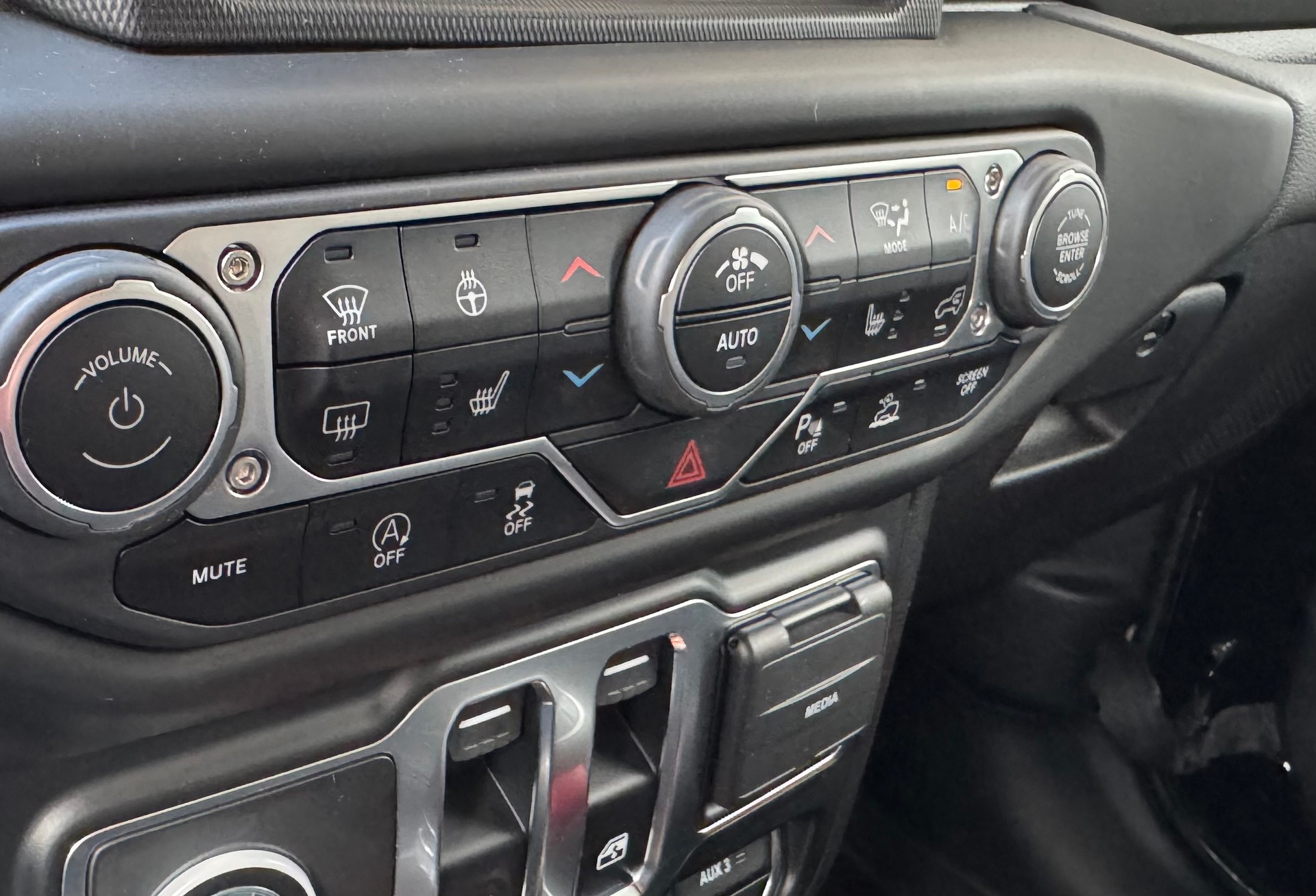 JEEP Wrangler 2.0 Sahara Automatic-image-20