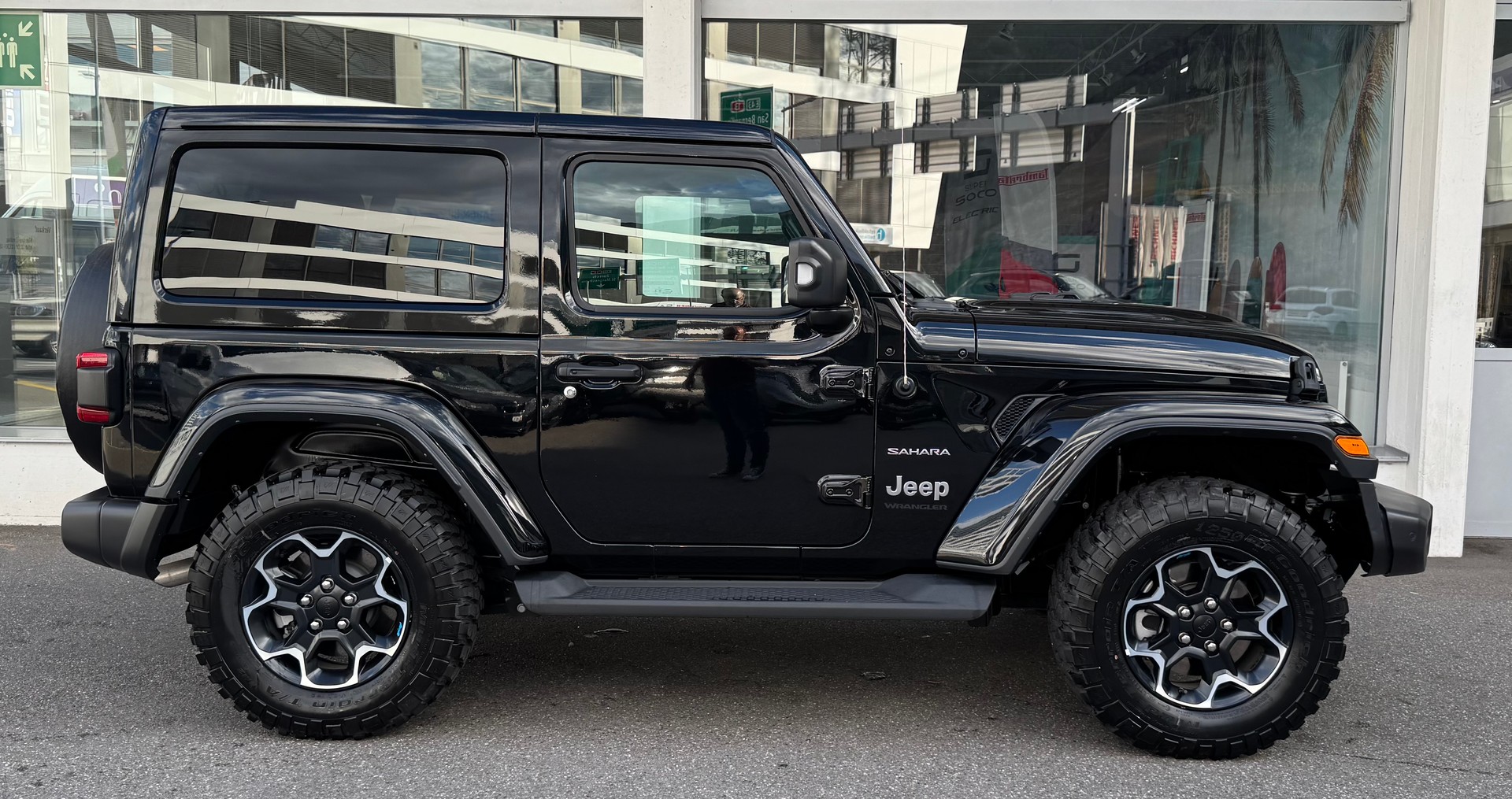 JEEP Wrangler 2.0 Sahara Automatic-image-1
