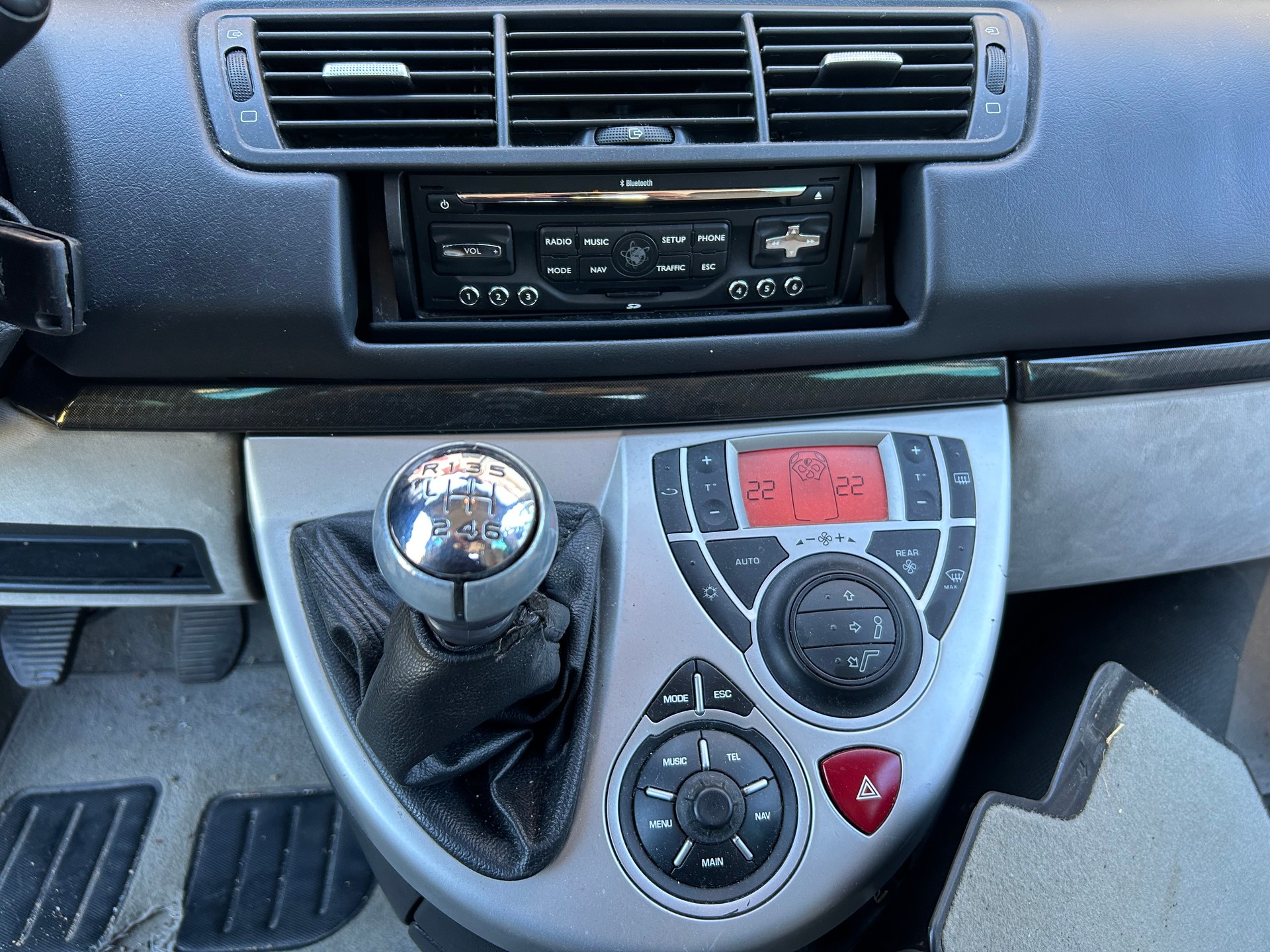 PEUGEOT 807 2.0 16V HDi Active-image-12