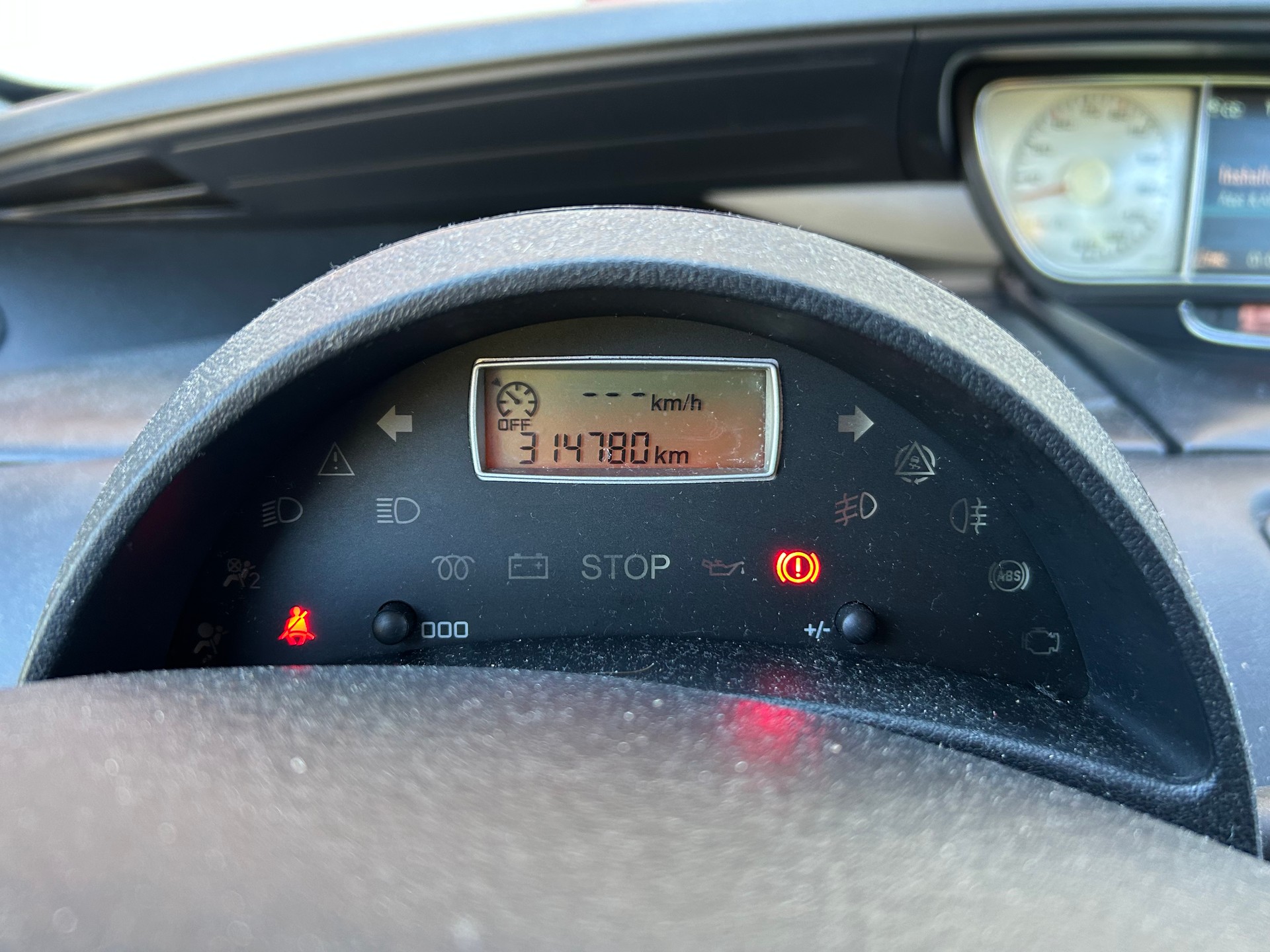 PEUGEOT 807 2.0 16V HDi Active-image-10