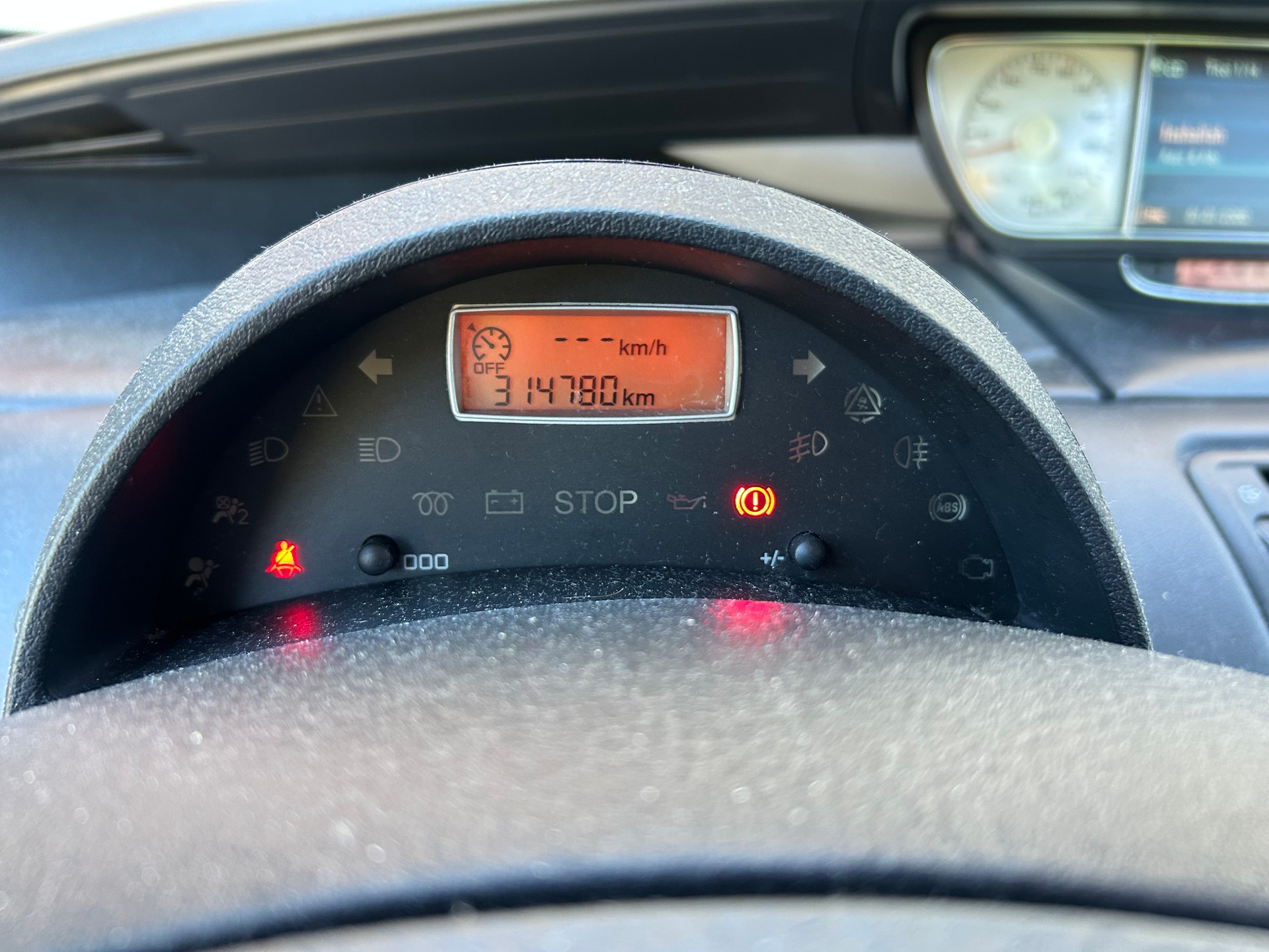 PEUGEOT 807 2.0 16V HDi Active-image-14