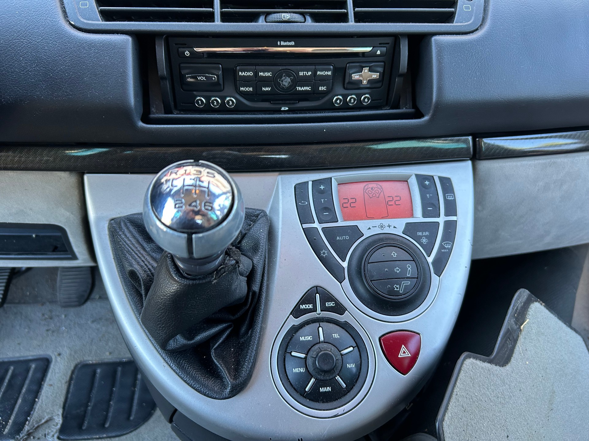 PEUGEOT 807 2.0 16V HDi Active-image-13