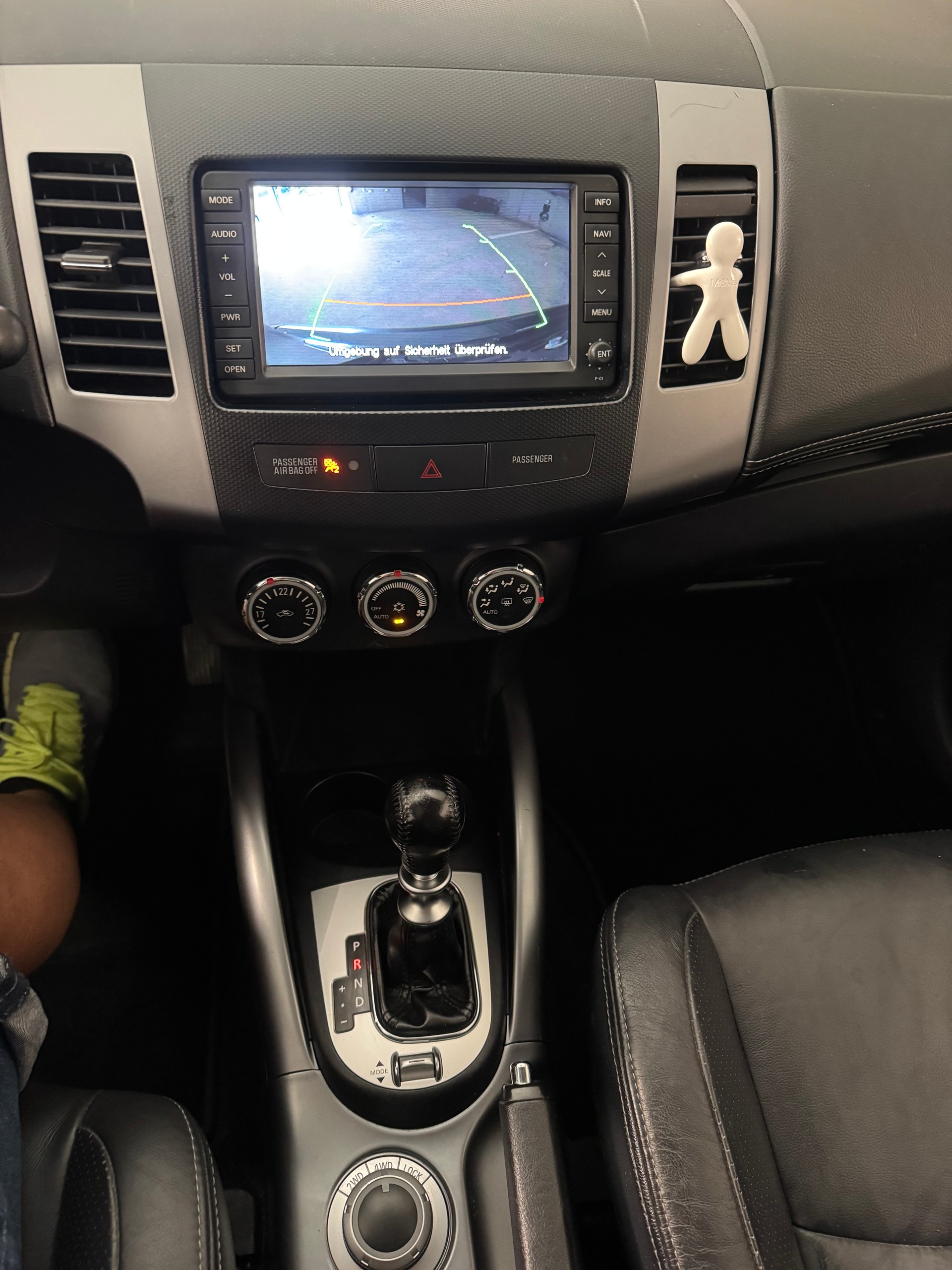 PEUGEOT 4007 2.2 HDi Platinum Edition DCS6-image-13