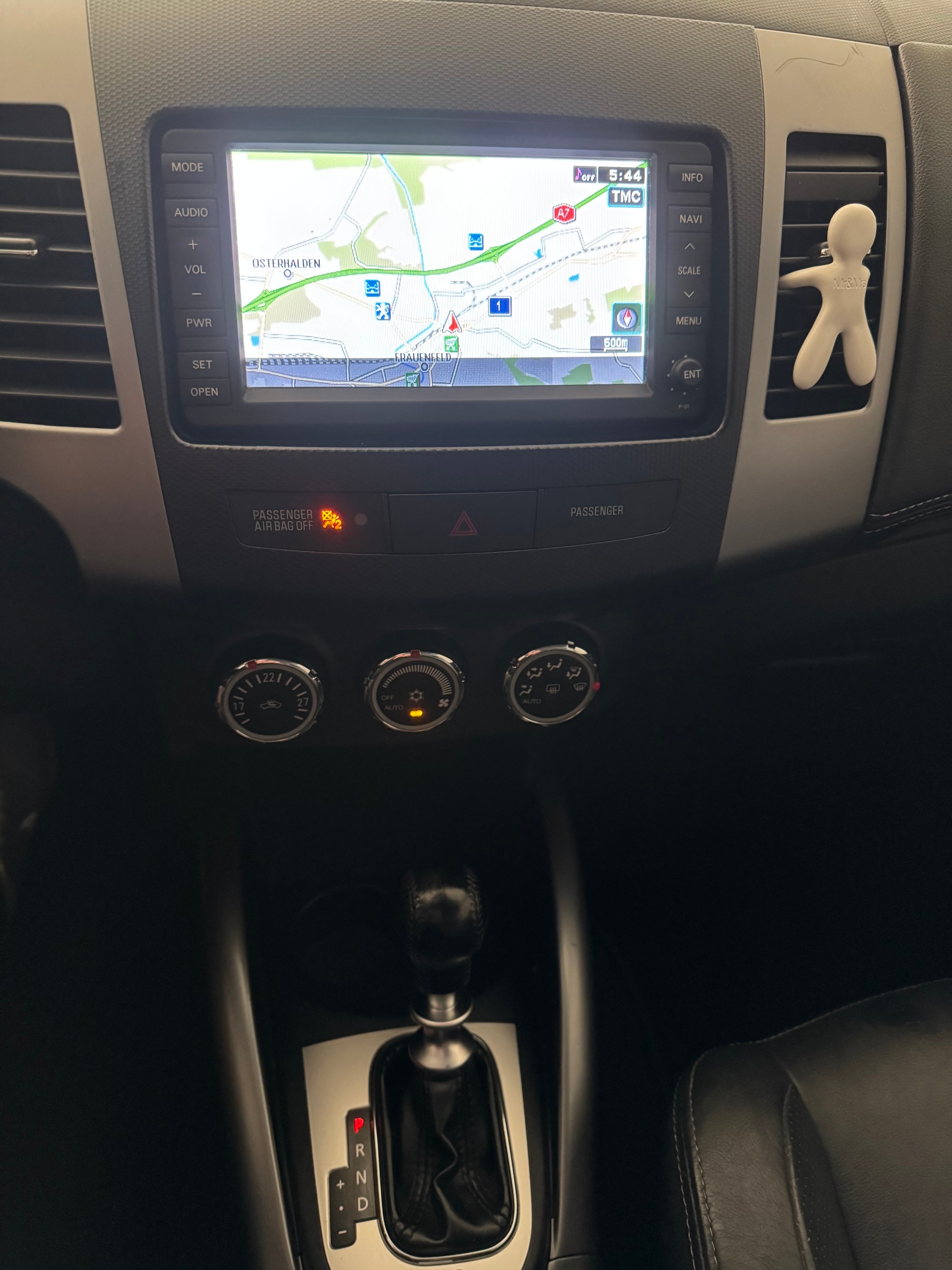 PEUGEOT 4007 2.2 HDi Platinum Edition DCS6-image-14
