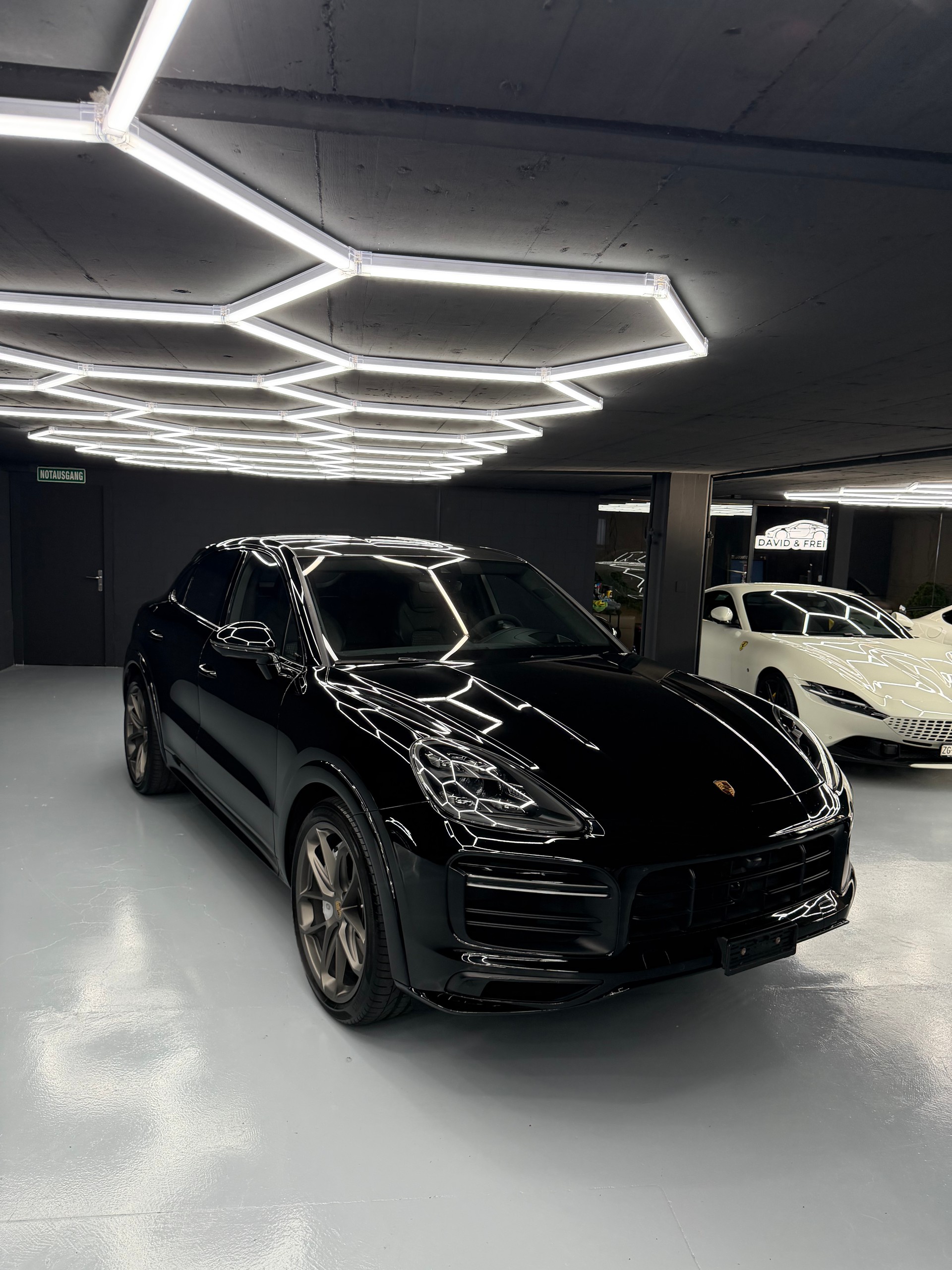 PORSCHE Cayenne Turbo Coupé-image-6