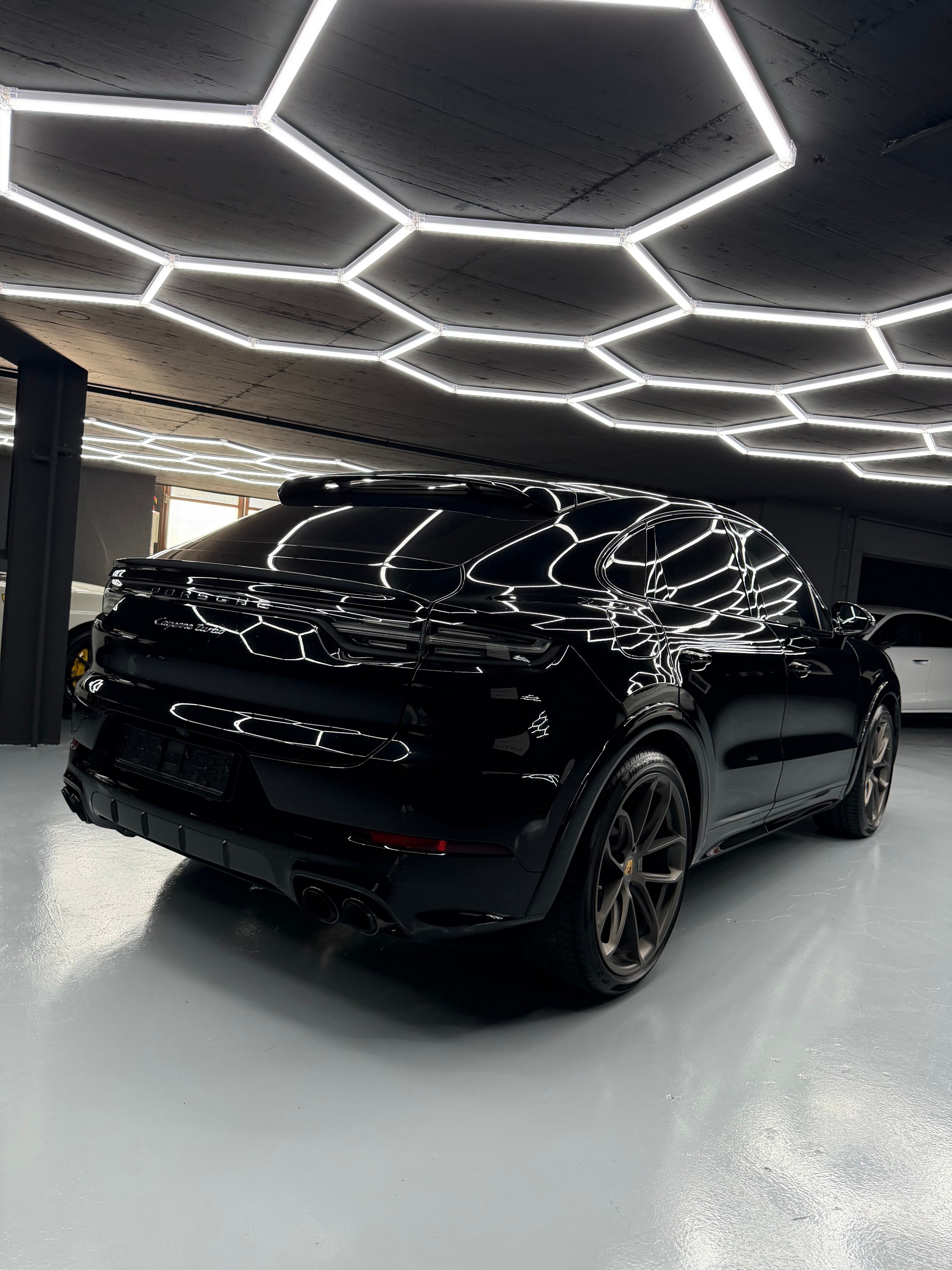 PORSCHE Cayenne Turbo Coupé-image-4
