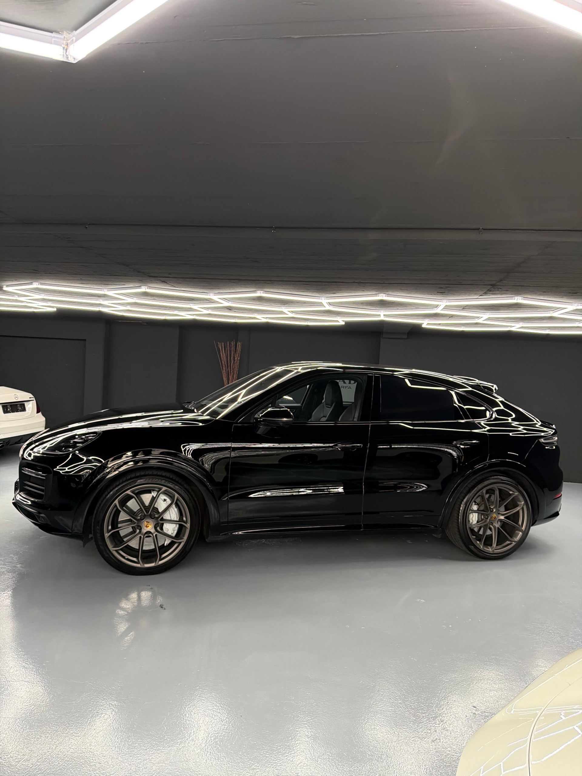 PORSCHE Cayenne Turbo Coupé-image-9