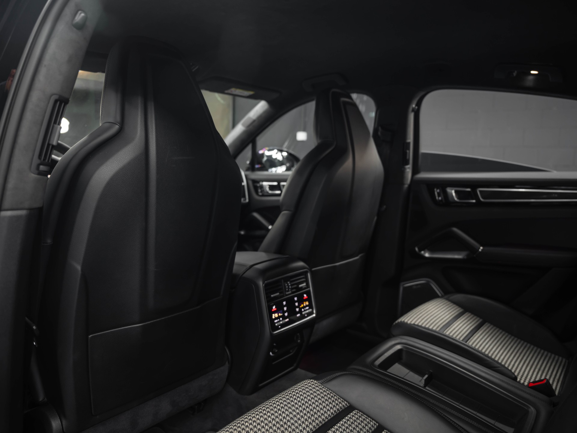 PORSCHE Cayenne Turbo Coupé-image-21