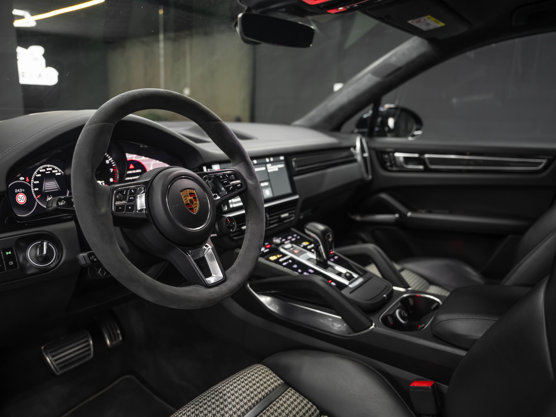 PORSCHE Cayenne Turbo Coupé-image-13