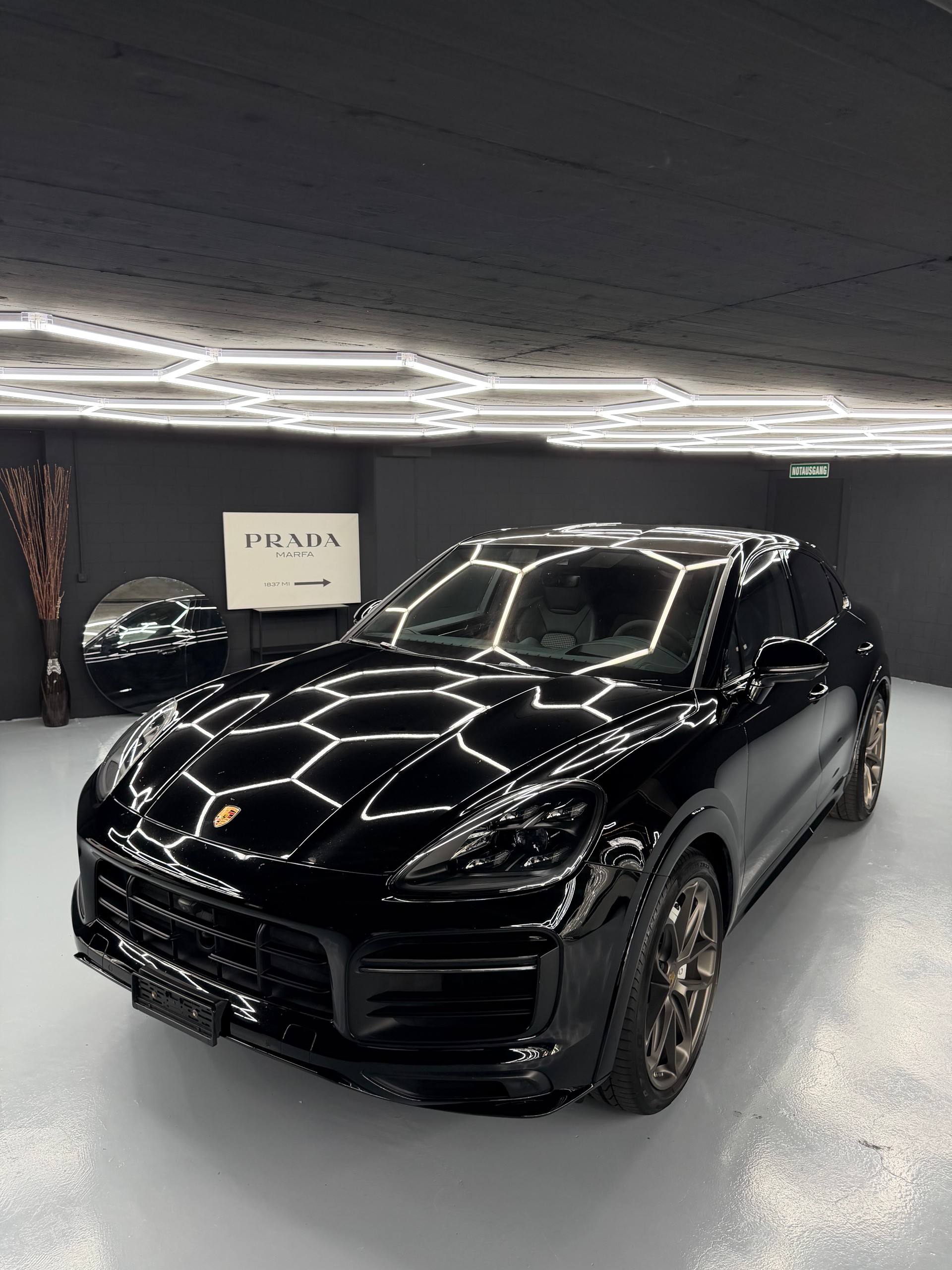 PORSCHE Cayenne Turbo Coupé-image-1