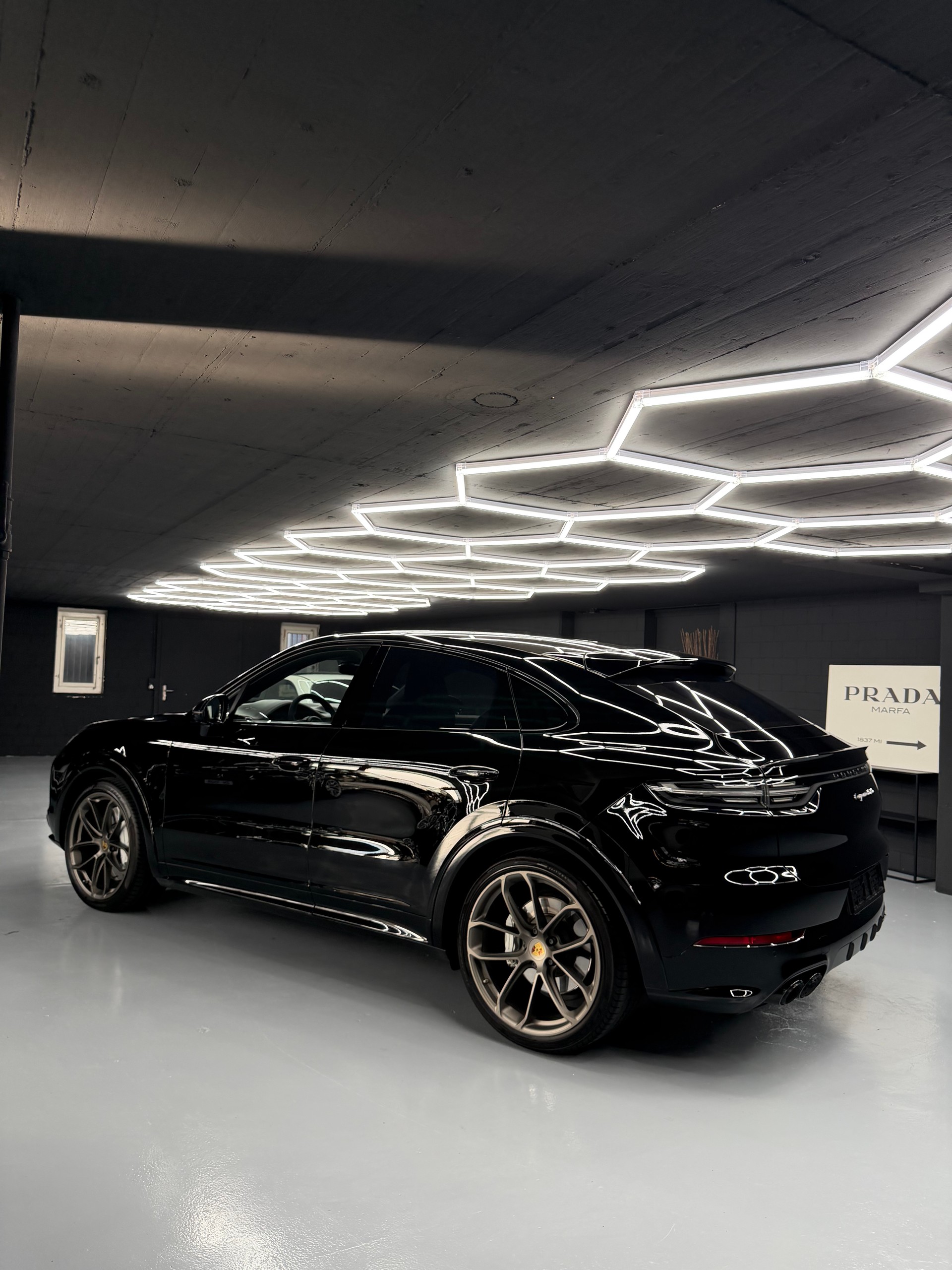 PORSCHE Cayenne Turbo Coupé-image-10