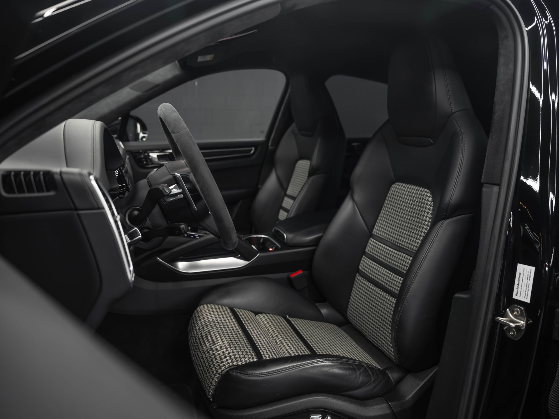 PORSCHE Cayenne Turbo Coupé-image-18