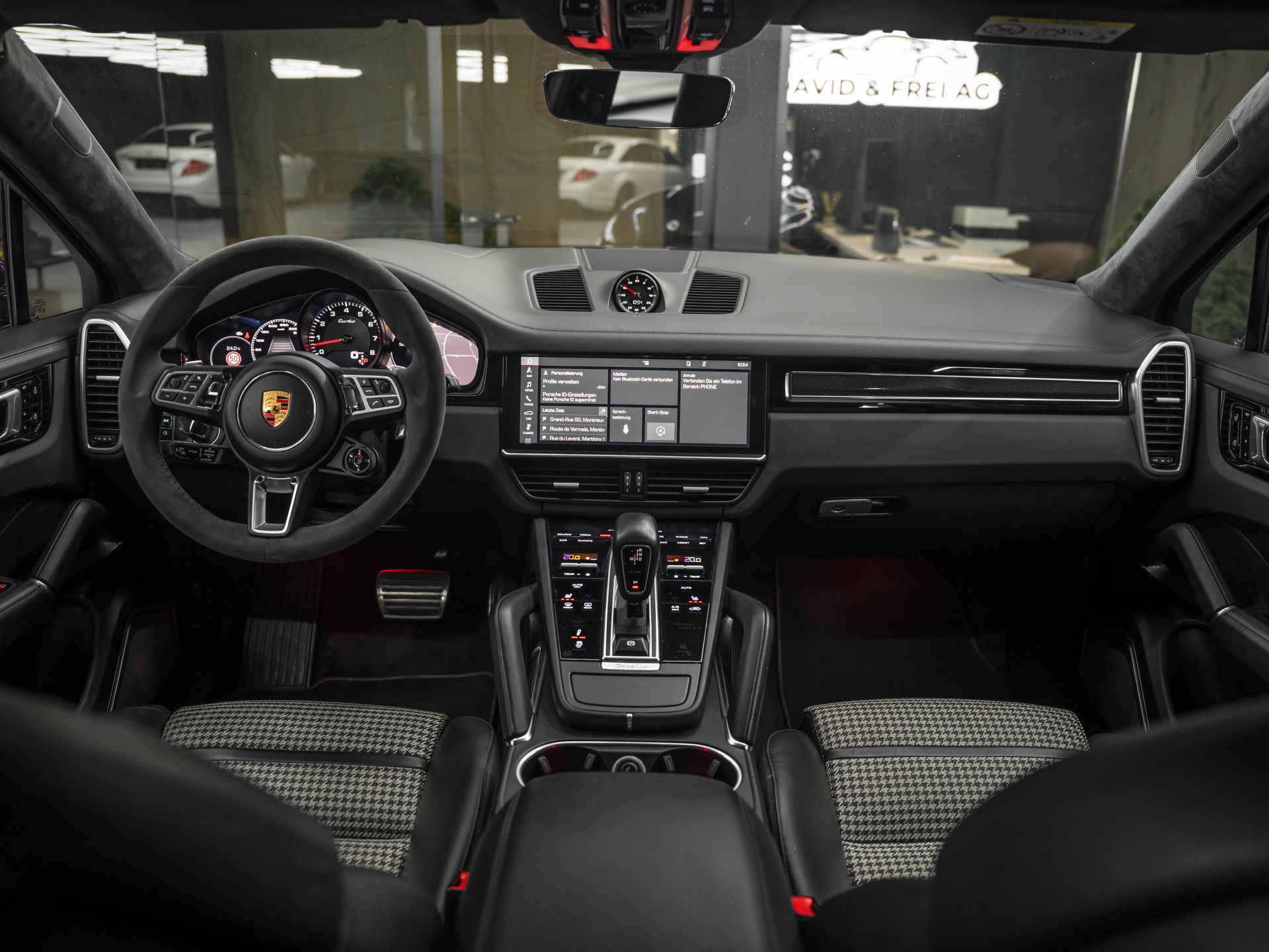 PORSCHE Cayenne Turbo Coupé-image-17