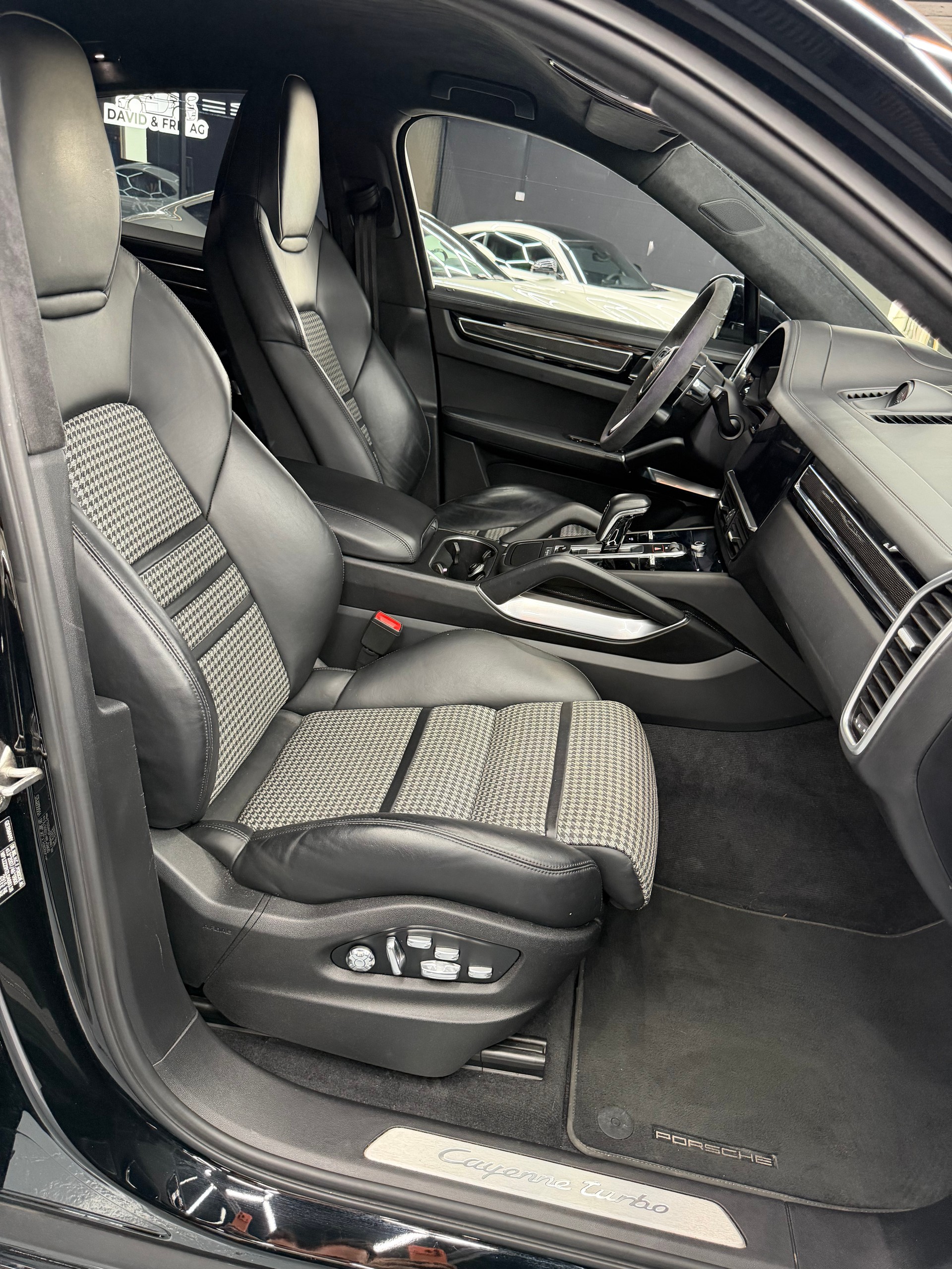 PORSCHE Cayenne Turbo Coupé-image-18