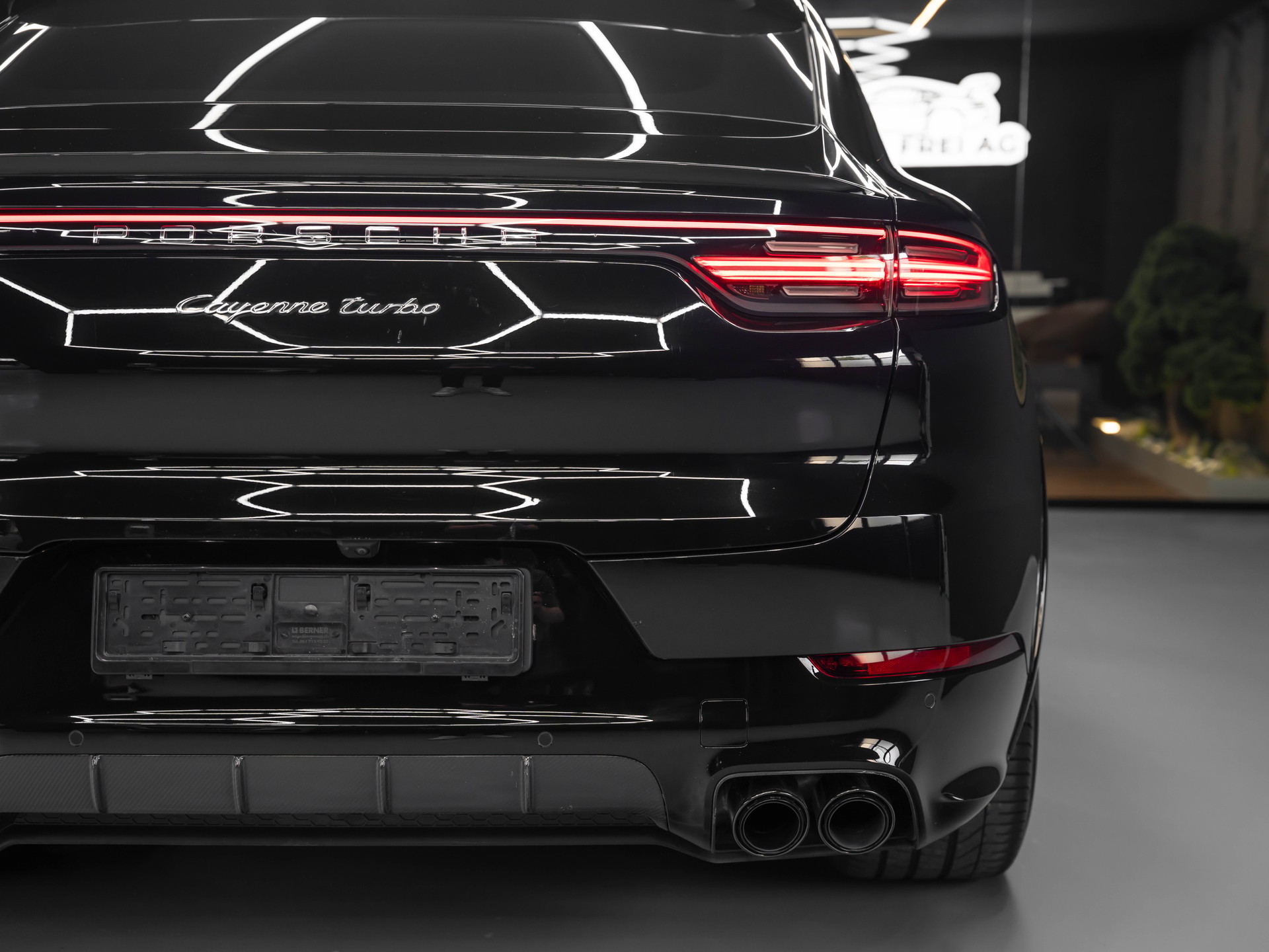 PORSCHE Cayenne Turbo Coupé-image-4