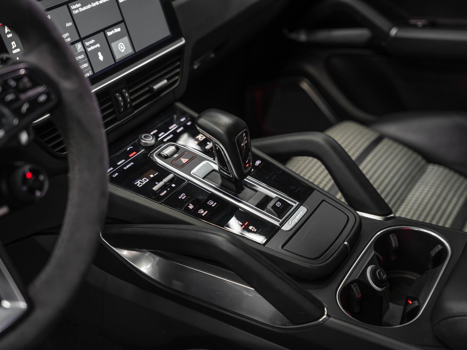 PORSCHE Cayenne Turbo Coupé-image-14