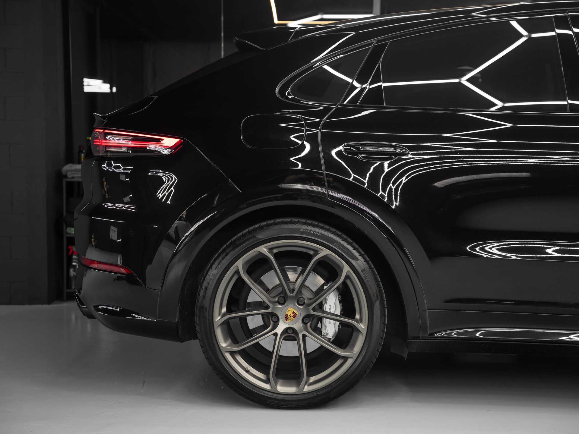 PORSCHE Cayenne Turbo Coupé-image-7