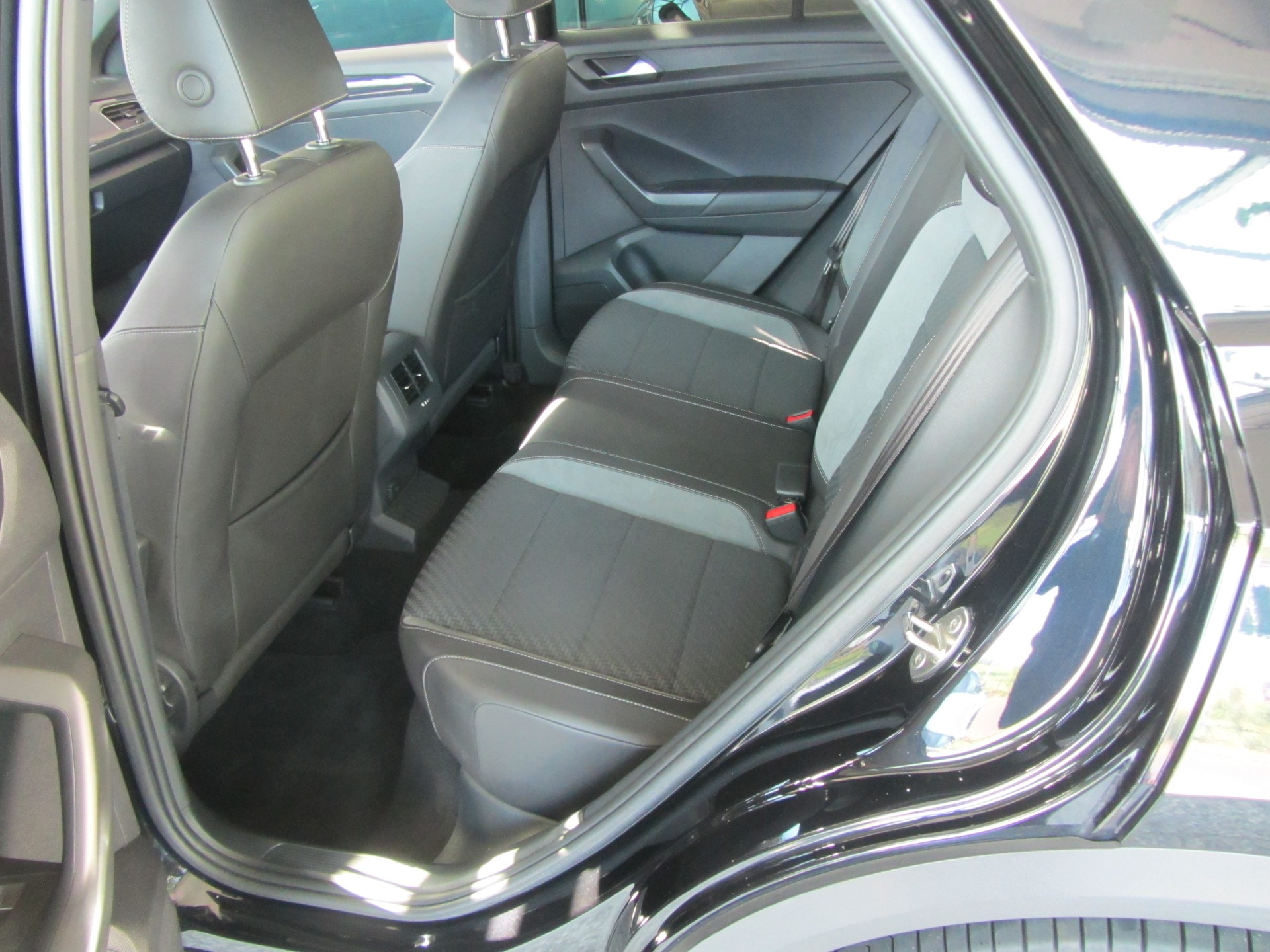 VW T-Roc 2.0 TSI Sport DSG 4Motion-image-5